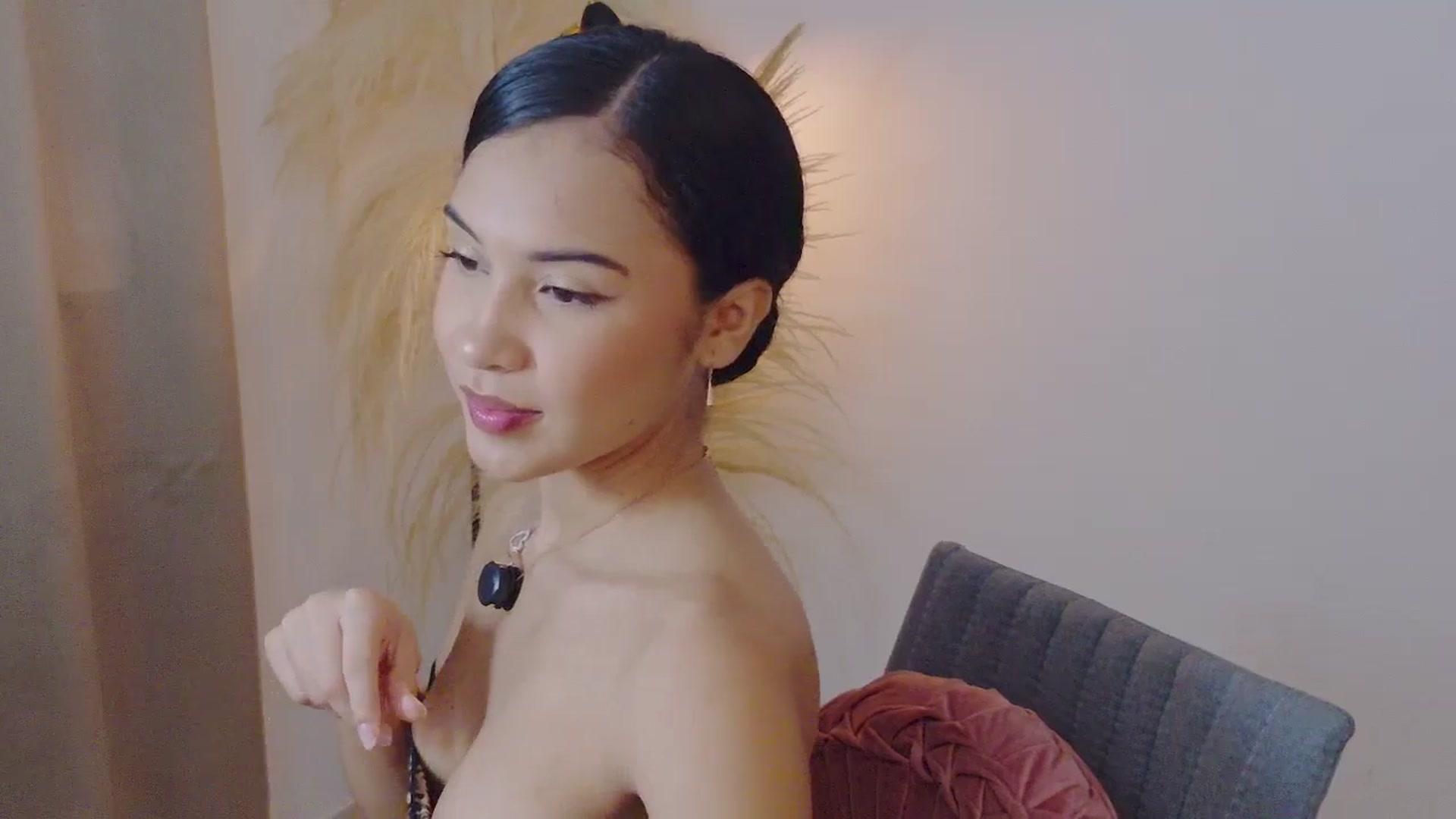 Gallery image thumbnail from Arielle_1's myfreecams stream on, 10/29/2025, 16:22 image 4 of 20
