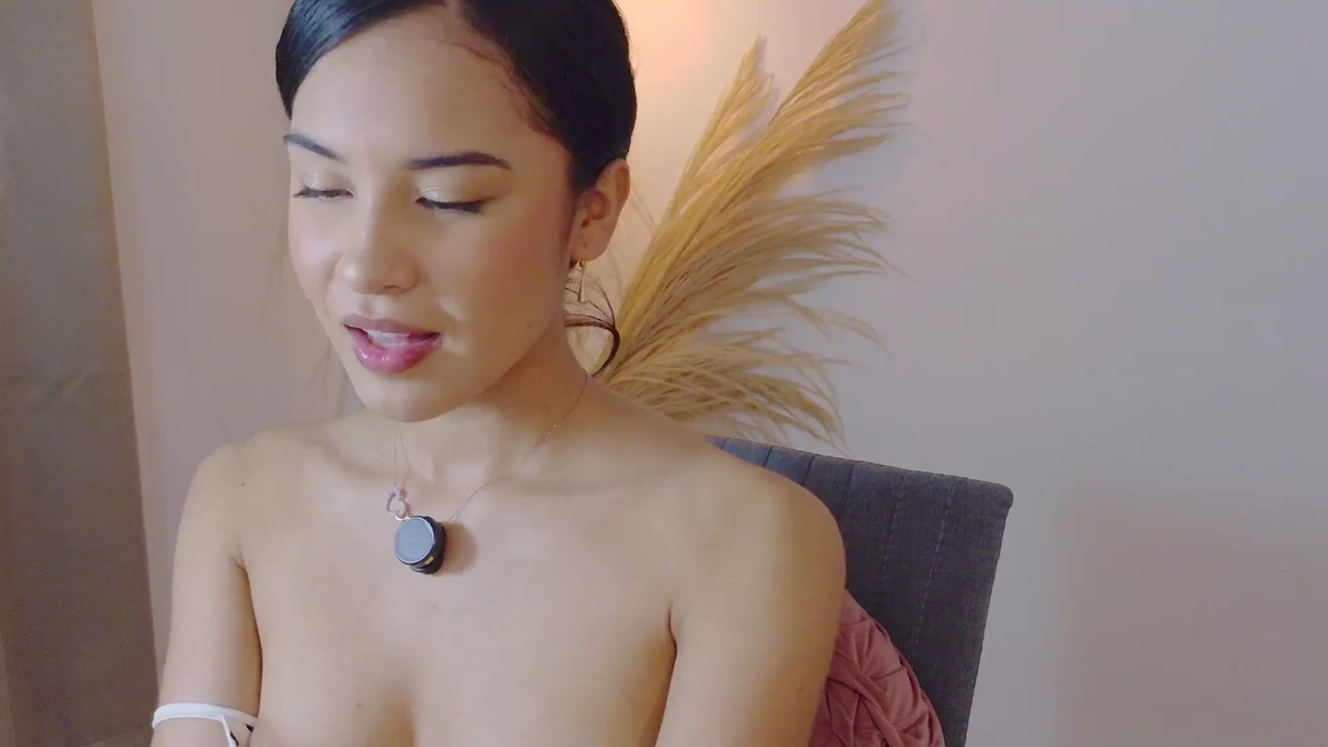 Gallery image thumbnail from Arielle_1's myfreecams stream on, 11/08/2025, 16:09 image 8 of 20