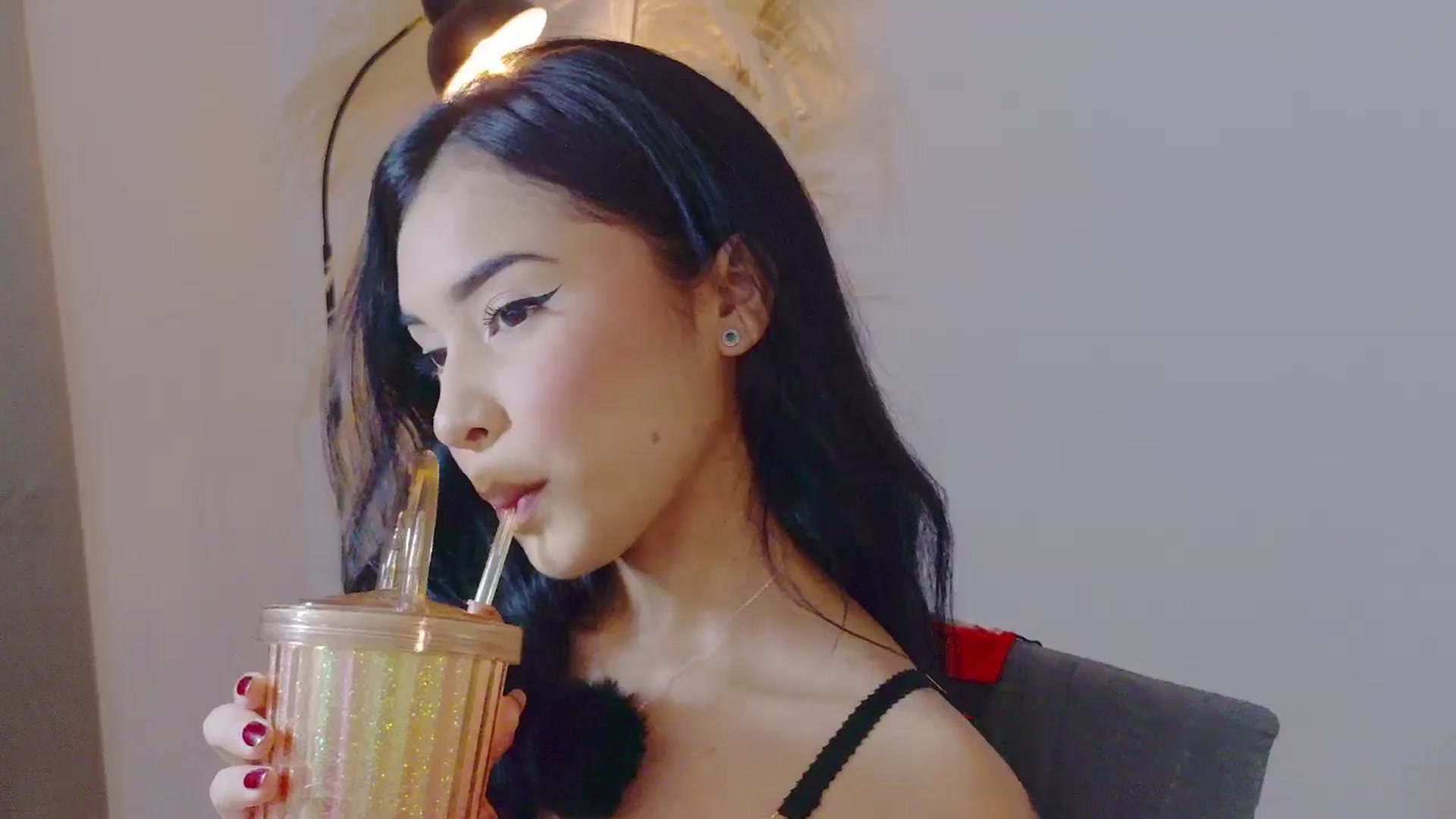Gallery image thumbnail from Arielle_1's myfreecams stream on, 01/06/2026, 16:14 image 2 of 20