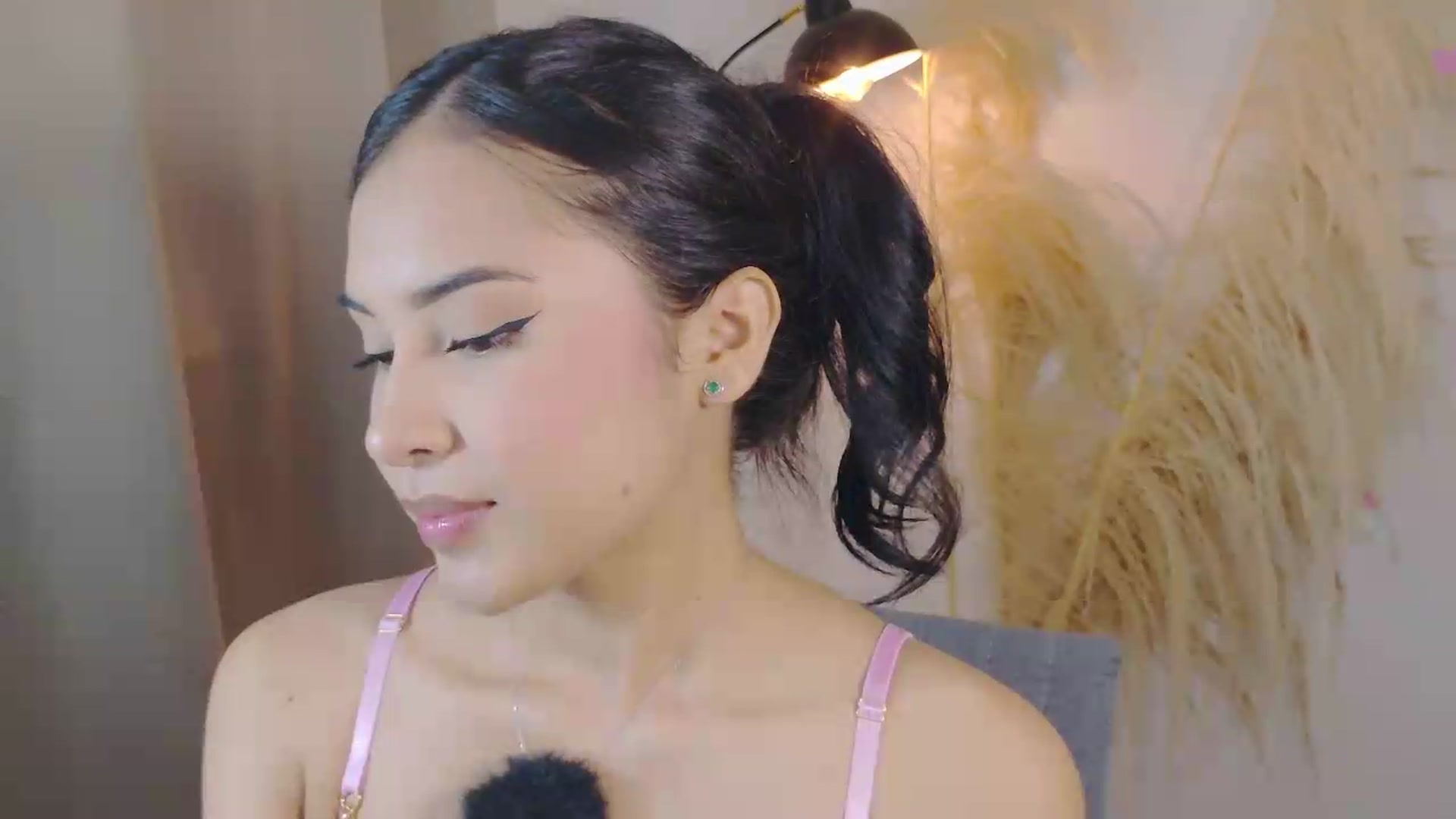 Gallery image thumbnail from Arielle_1's myfreecams stream on, 05/31/2026, 14:11 image 19 of 20