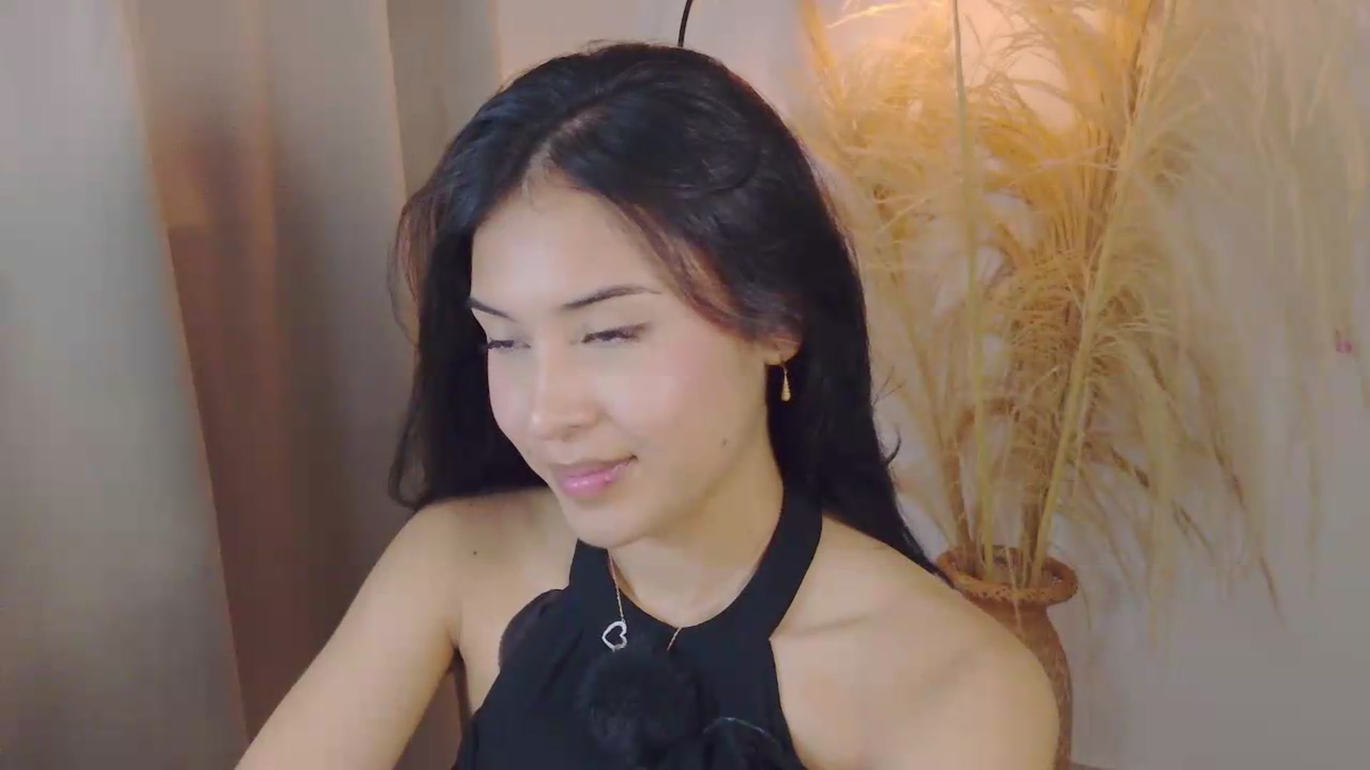 Gallery image thumbnail from Arielle_1's myfreecams stream on, 06/08/2026, 14:30 image 19 of 20