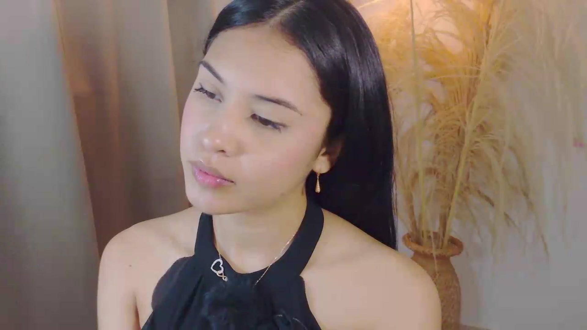 Gallery image thumbnail from Arielle_1's myfreecams stream on, 06/08/2026, 14:30 image 16 of 20