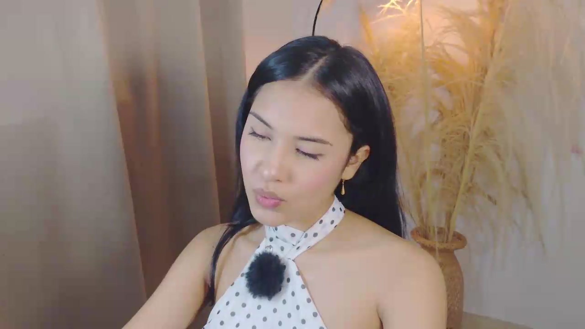 Gallery image thumbnail from Arielle_1's myfreecams stream on, 06/09/2026, 12:53 image 19 of 20
