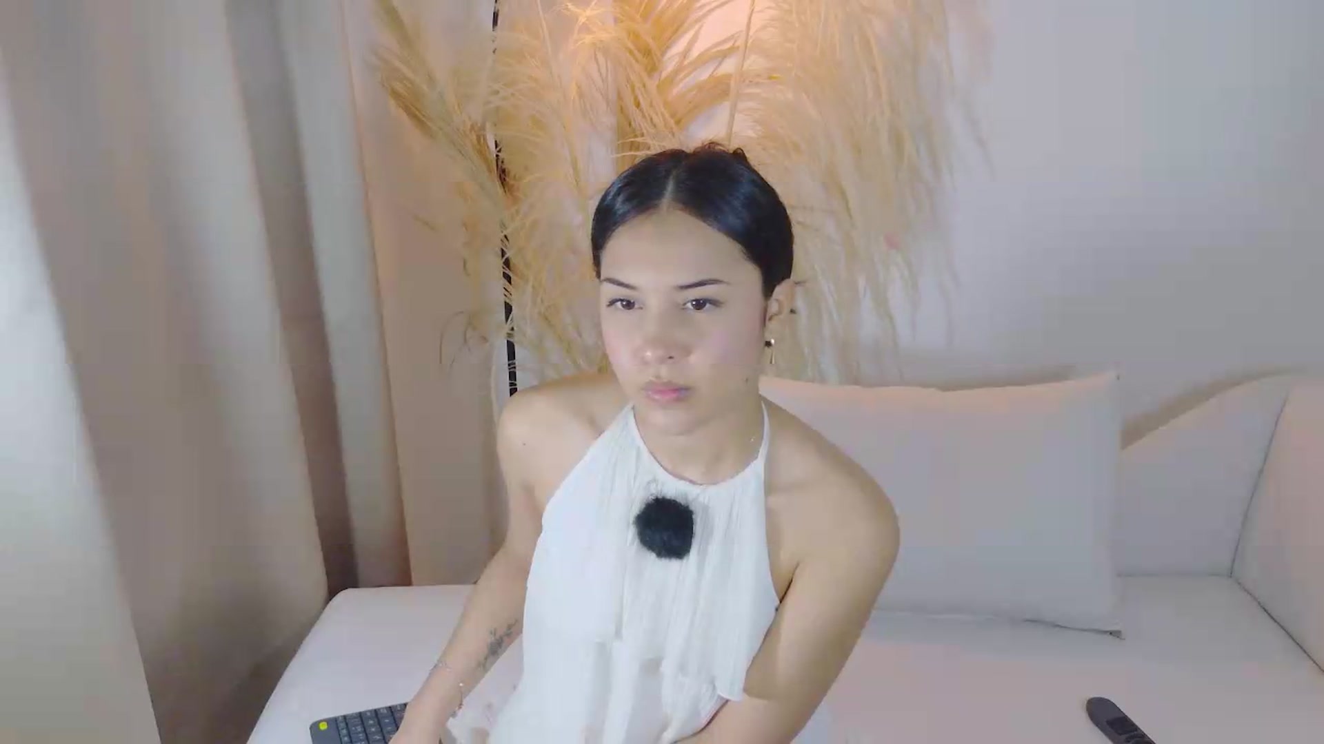 Gallery image thumbnail from Arielle_1's myfreecams stream on, 06/13/2026, 14:18 image 14 of 20
