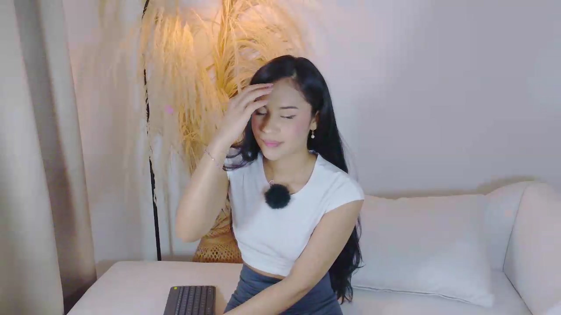 Gallery image thumbnail from Arielle_1's myfreecams stream on, 06/24/2026, 16:05 image 15 of 20