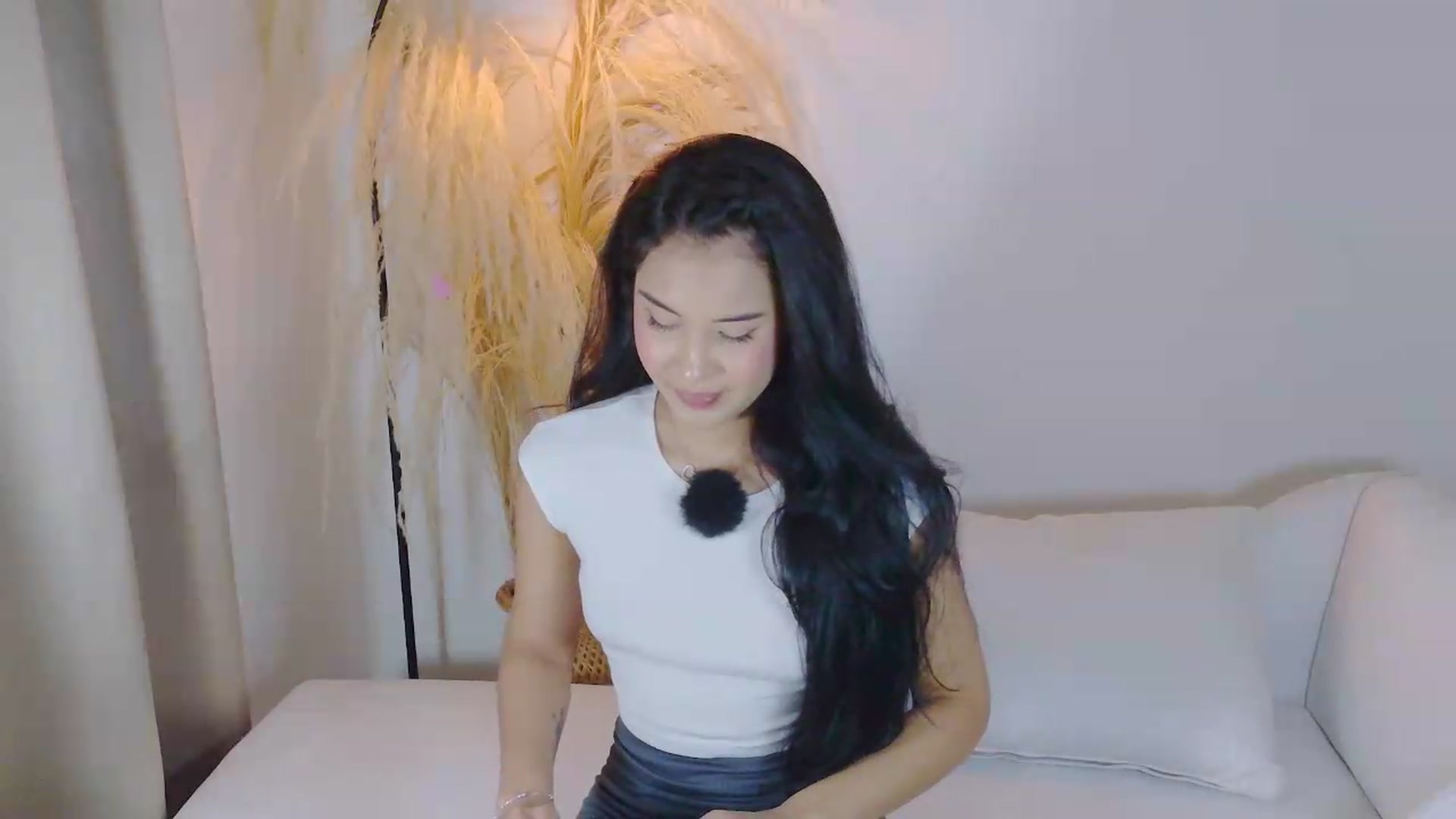 Gallery image thumbnail from Arielle_1's myfreecams stream on, 06/24/2026, 16:05 image 16 of 20