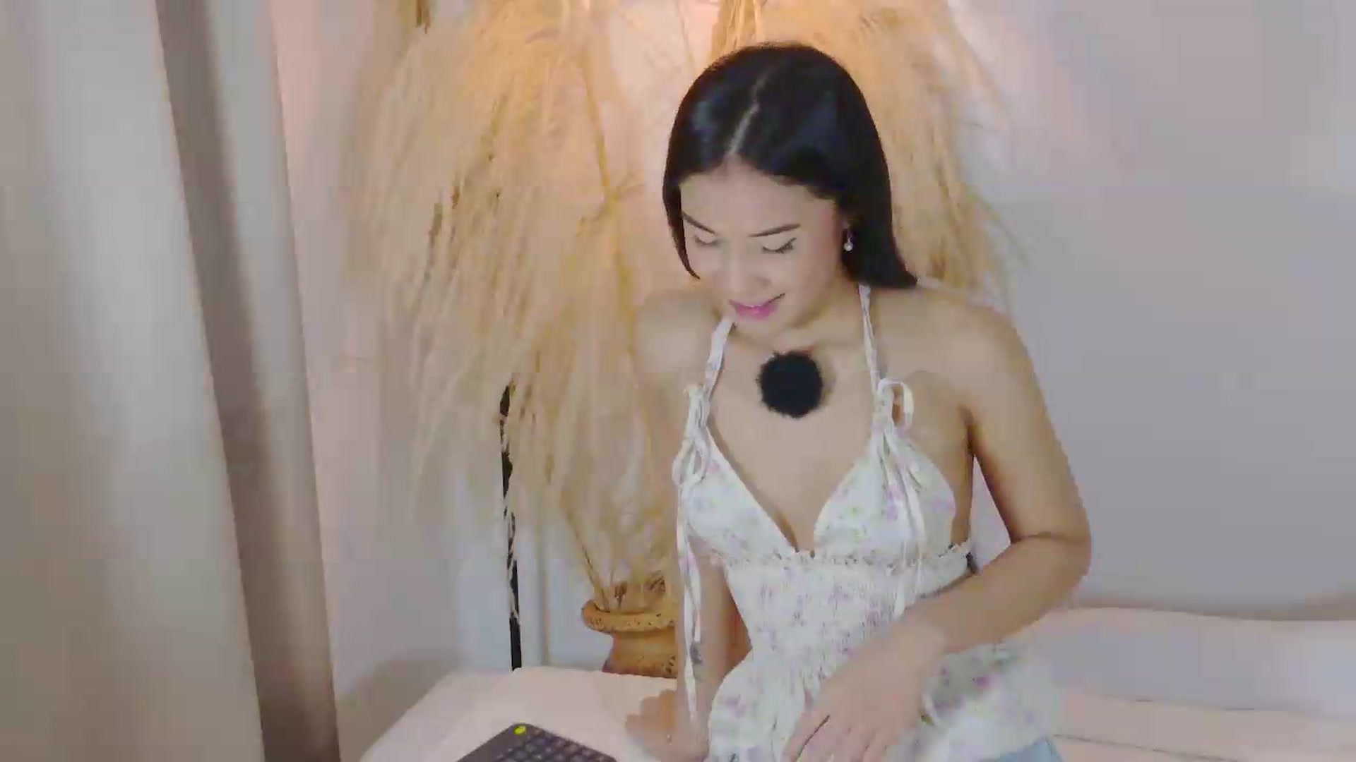Gallery image thumbnail from Arielle_1's myfreecams stream on, 07/19/2026, 14:46 image 10 of 20