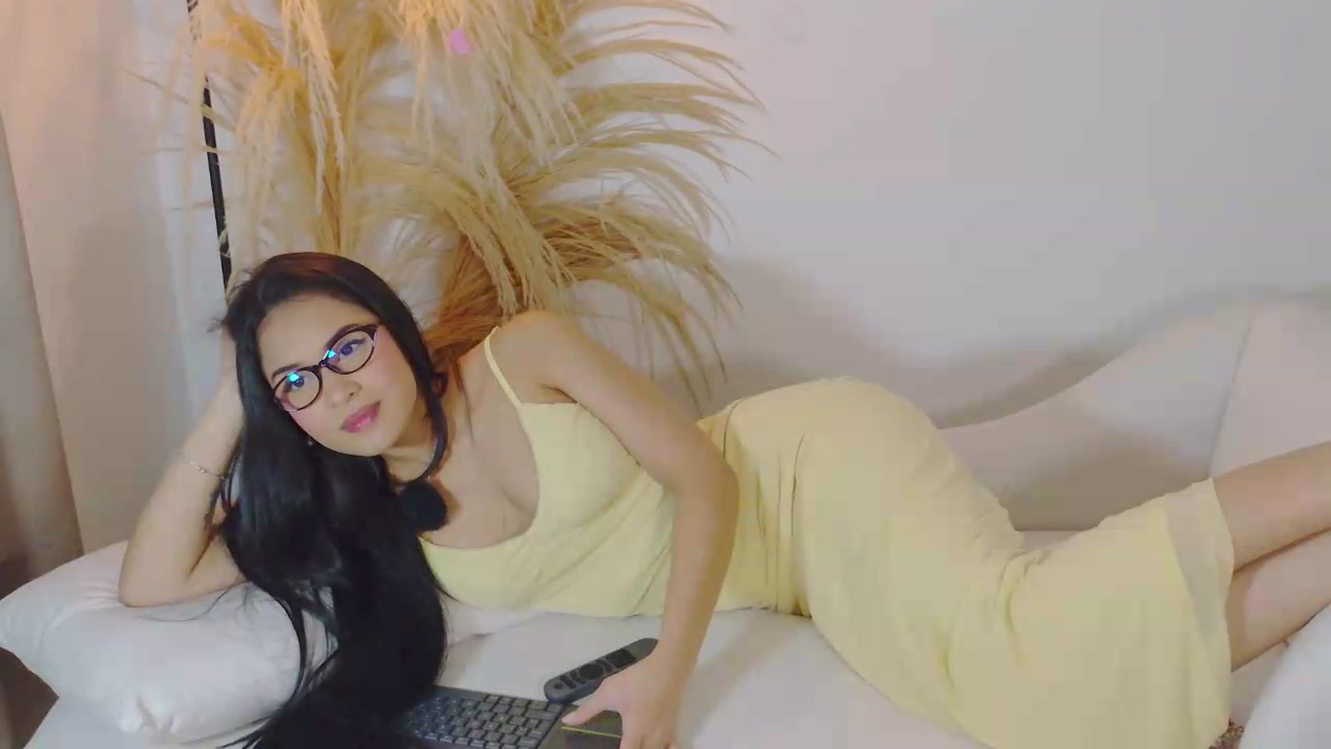 Gallery image thumbnail from Arielle_1's myfreecams stream on, 07/26/2026, 14:00 image 4 of 20