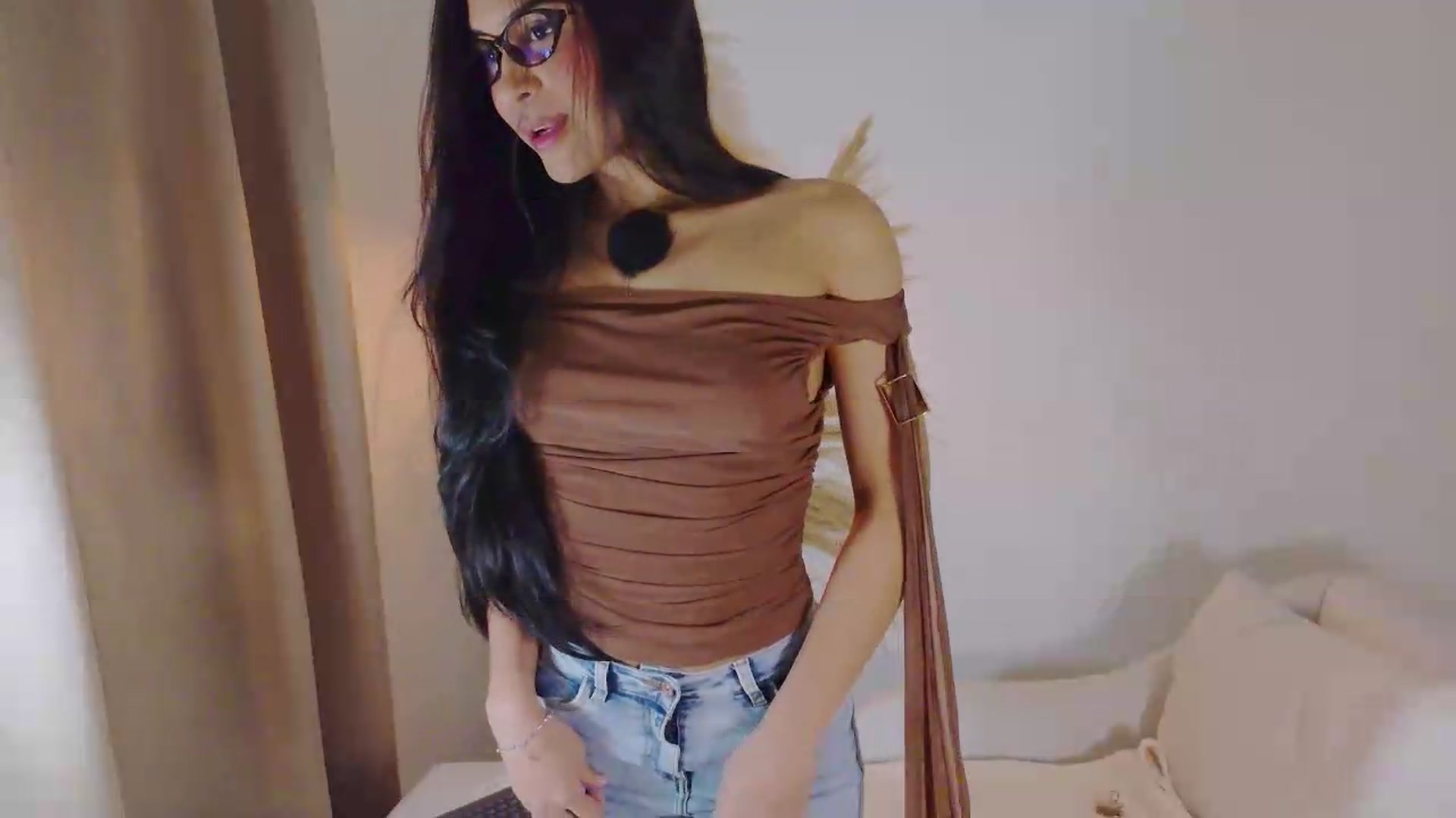 Gallery image thumbnail from Arielle_1's myfreecams stream on, 08/02/2026, 13:19 image 3 of 20