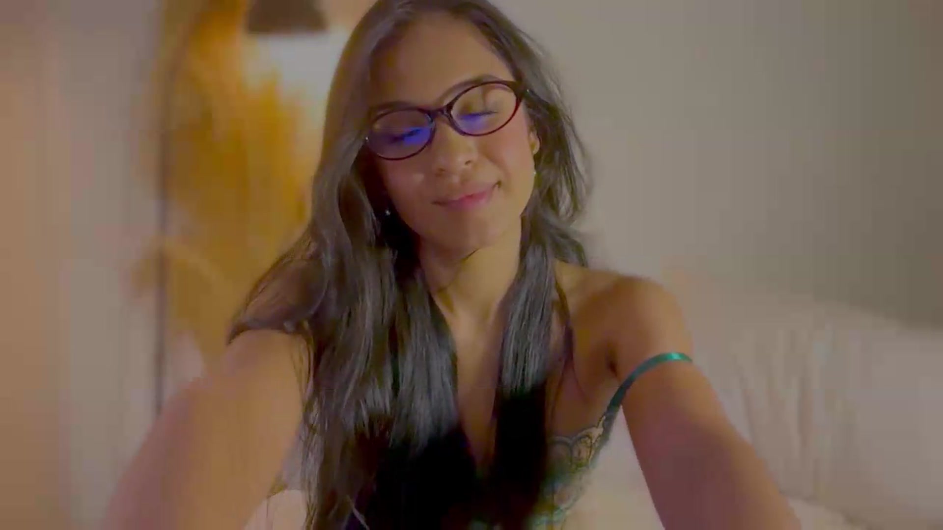 Gallery image thumbnail from Arielle_1's myfreecams stream on, 08/28/2026, 16:13 image 17 of 20