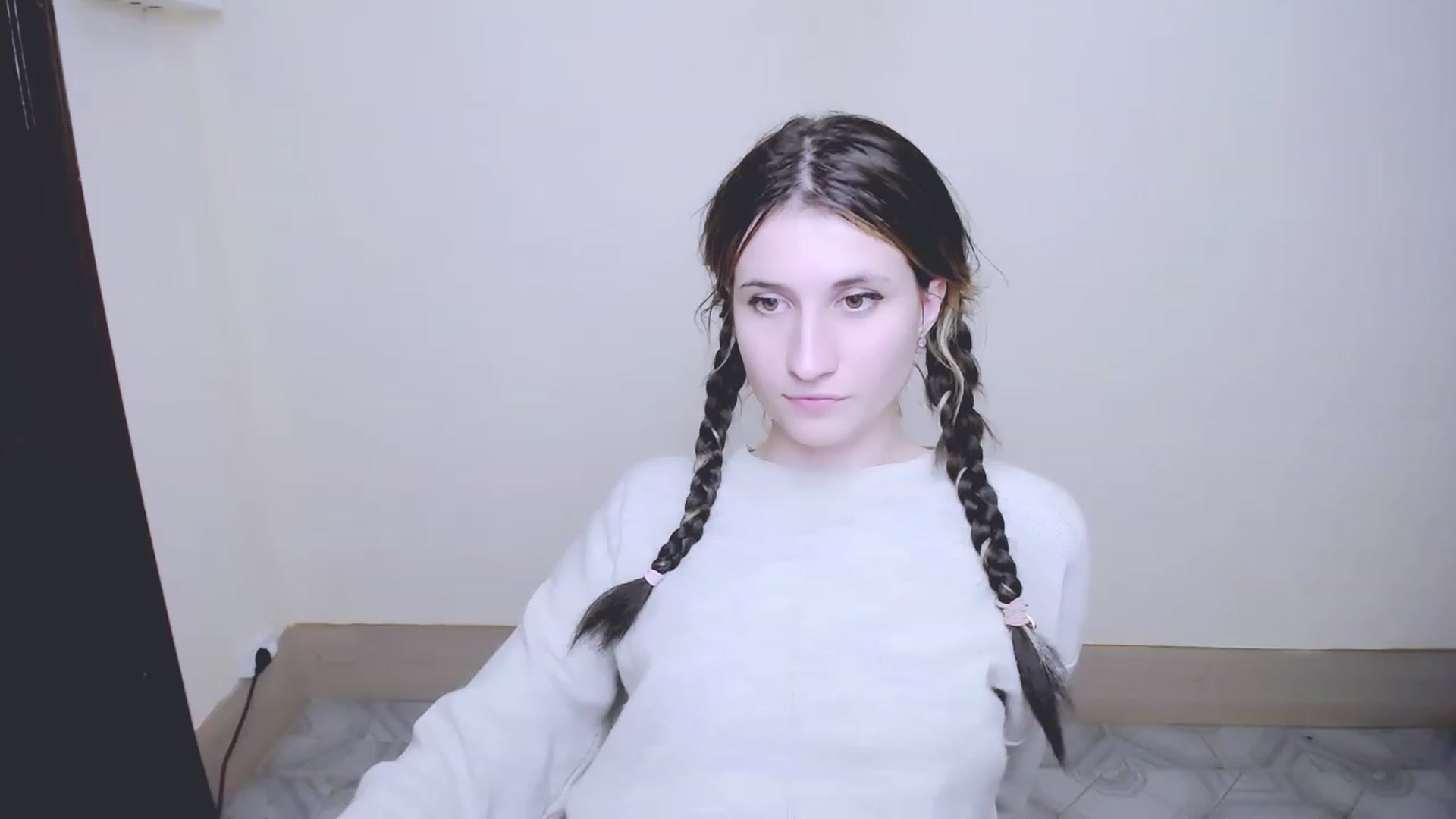 Gallery image thumbnail from ArinaLov_'s myfreecams stream on, 11/17/2022, 13:34 image 18 of 20