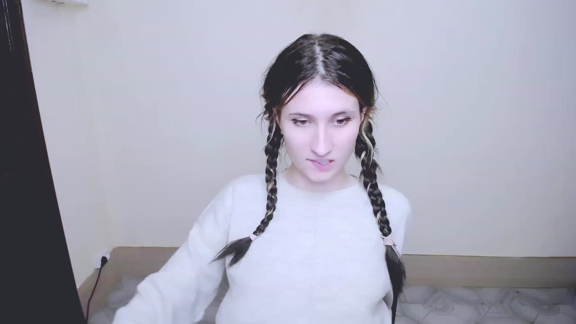 Gallery image thumbnail from ArinaLov_'s myfreecams stream on, 11/17/2022, 13:34 image 11 of 20