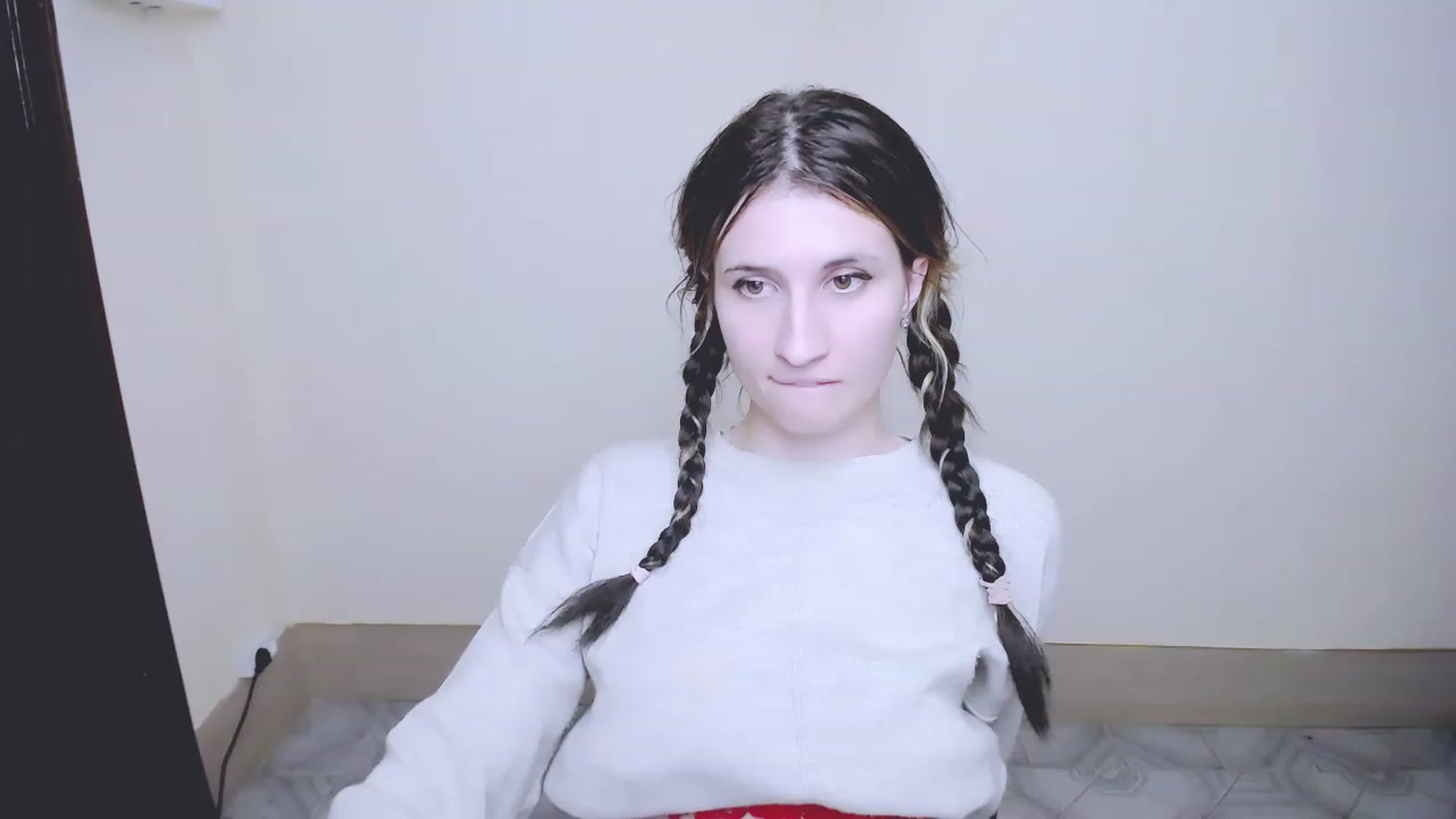 Gallery image thumbnail from ArinaLov_'s myfreecams stream on, 11/17/2022, 13:34 image 10 of 20