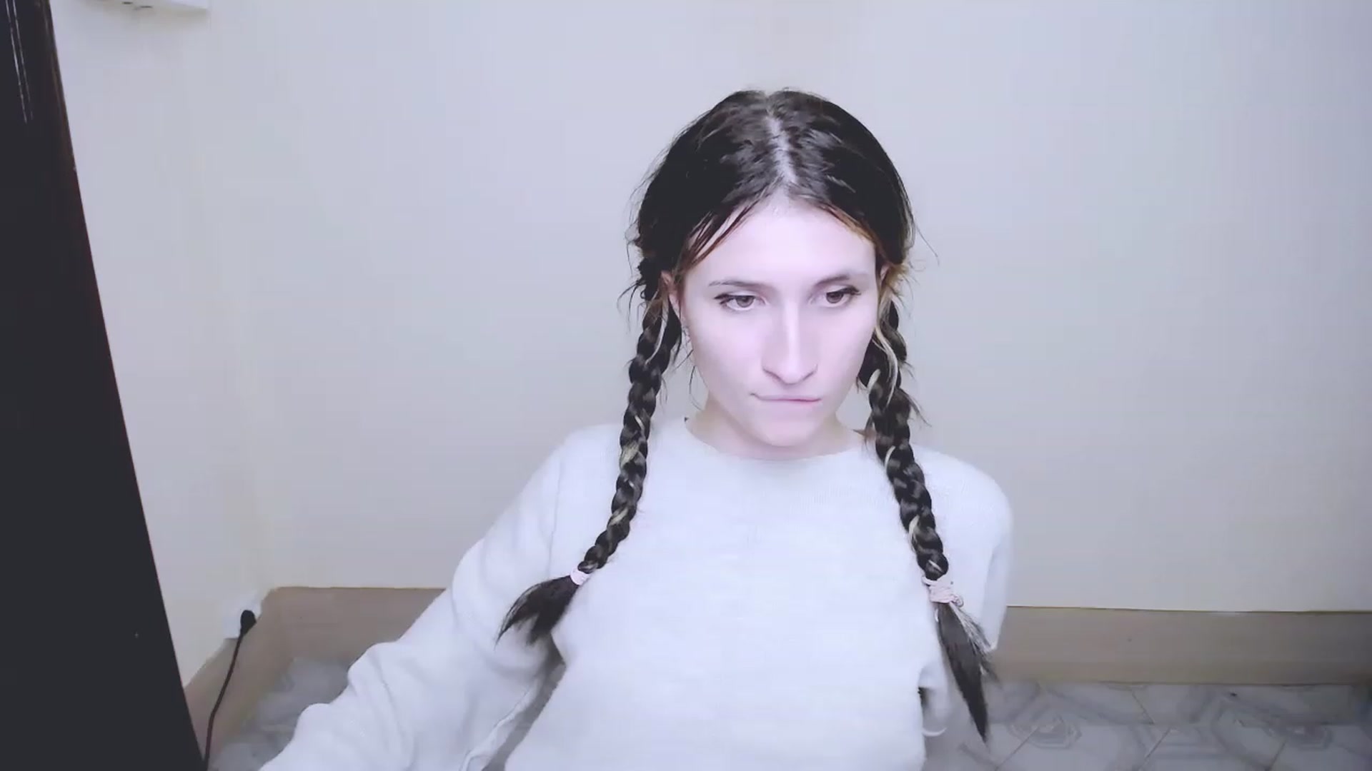 Gallery image thumbnail from ArinaLov_'s myfreecams stream on, 11/17/2022, 13:34 image 19 of 20
