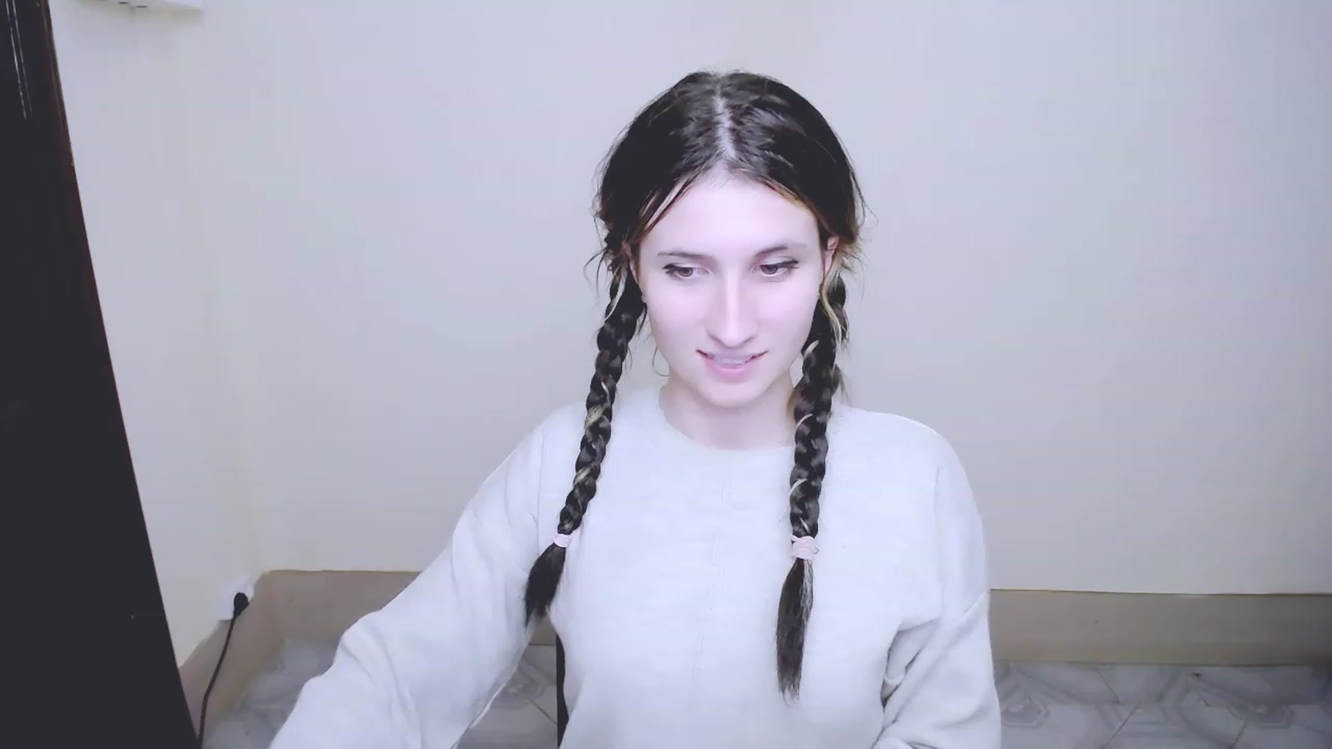 Gallery image thumbnail from ArinaLov_'s myfreecams stream on, 11/17/2022, 13:34 image 4 of 20