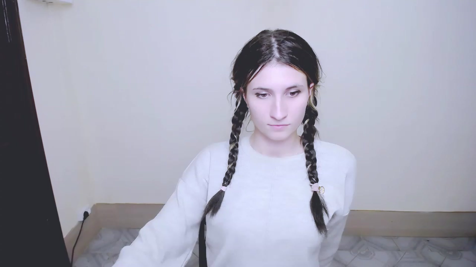 Gallery image thumbnail from ArinaLov_'s myfreecams stream on, 11/17/2022, 13:34 image 1 of 20