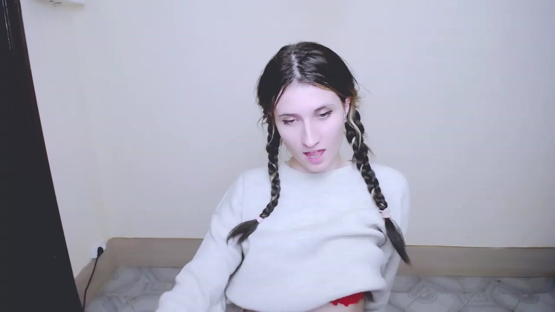 Gallery image thumbnail from ArinaLov_'s myfreecams stream on, 11/17/2022, 13:34 image 15 of 20
