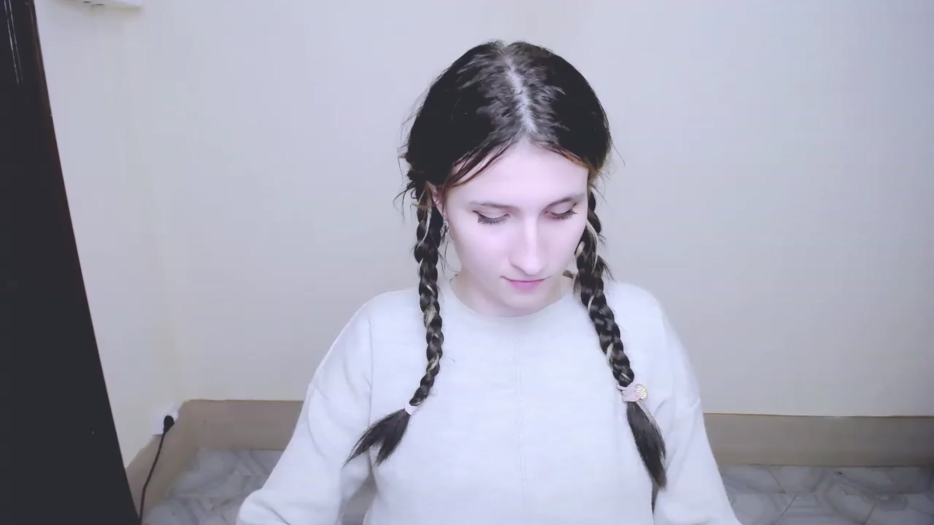 Gallery image thumbnail from ArinaLov_'s myfreecams stream on, 11/17/2022, 13:34 image 13 of 20