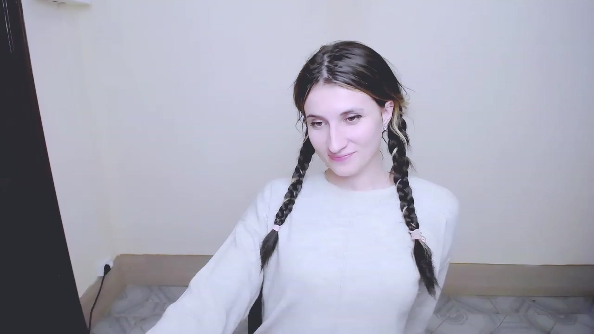 Gallery image thumbnail from ArinaLov_'s myfreecams stream on, 11/17/2022, 13:34 image 3 of 20