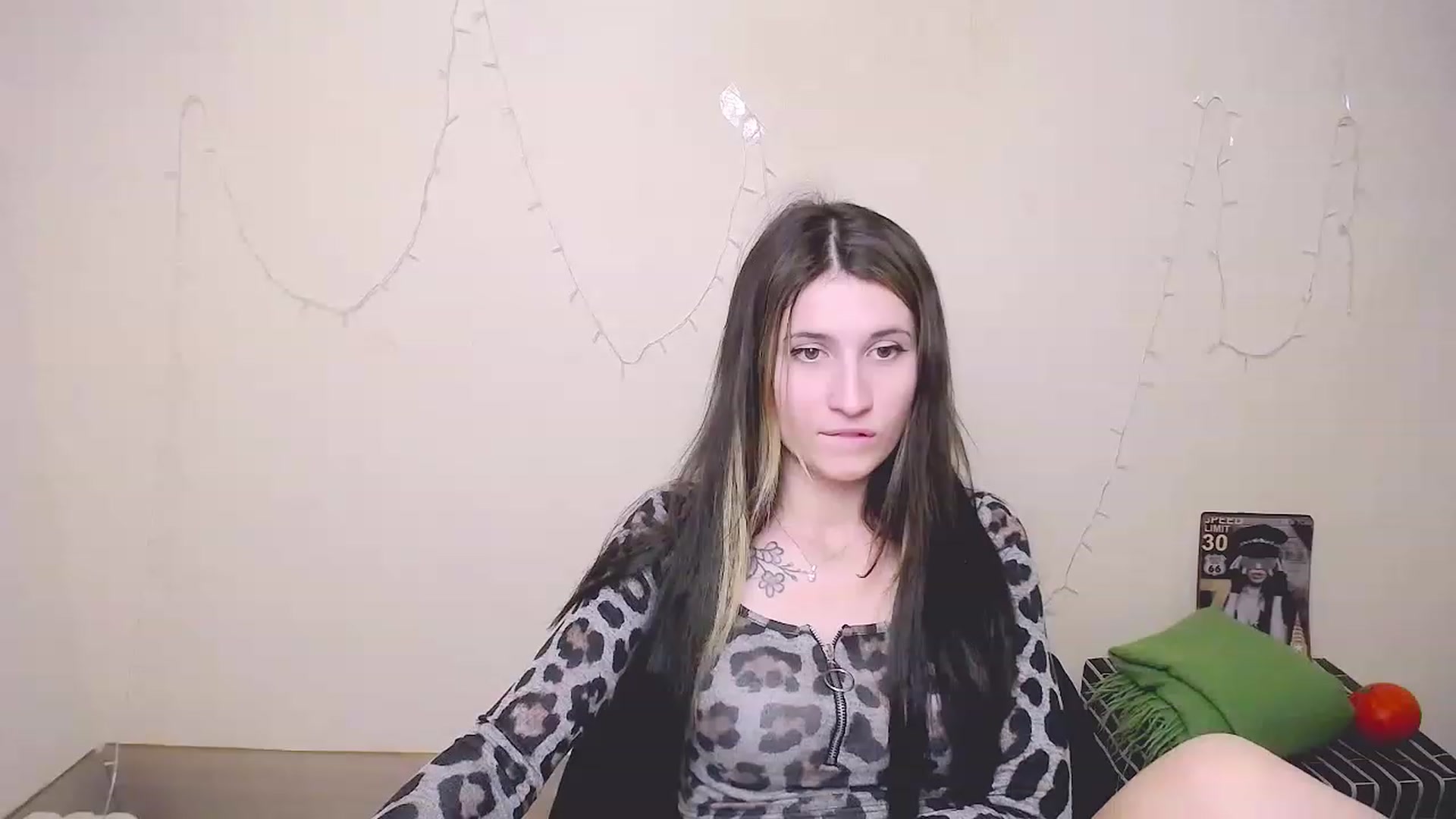 Gallery image thumbnail from ArinaLov_'s myfreecams stream on, 11/18/2022, 10:03 image 7 of 20