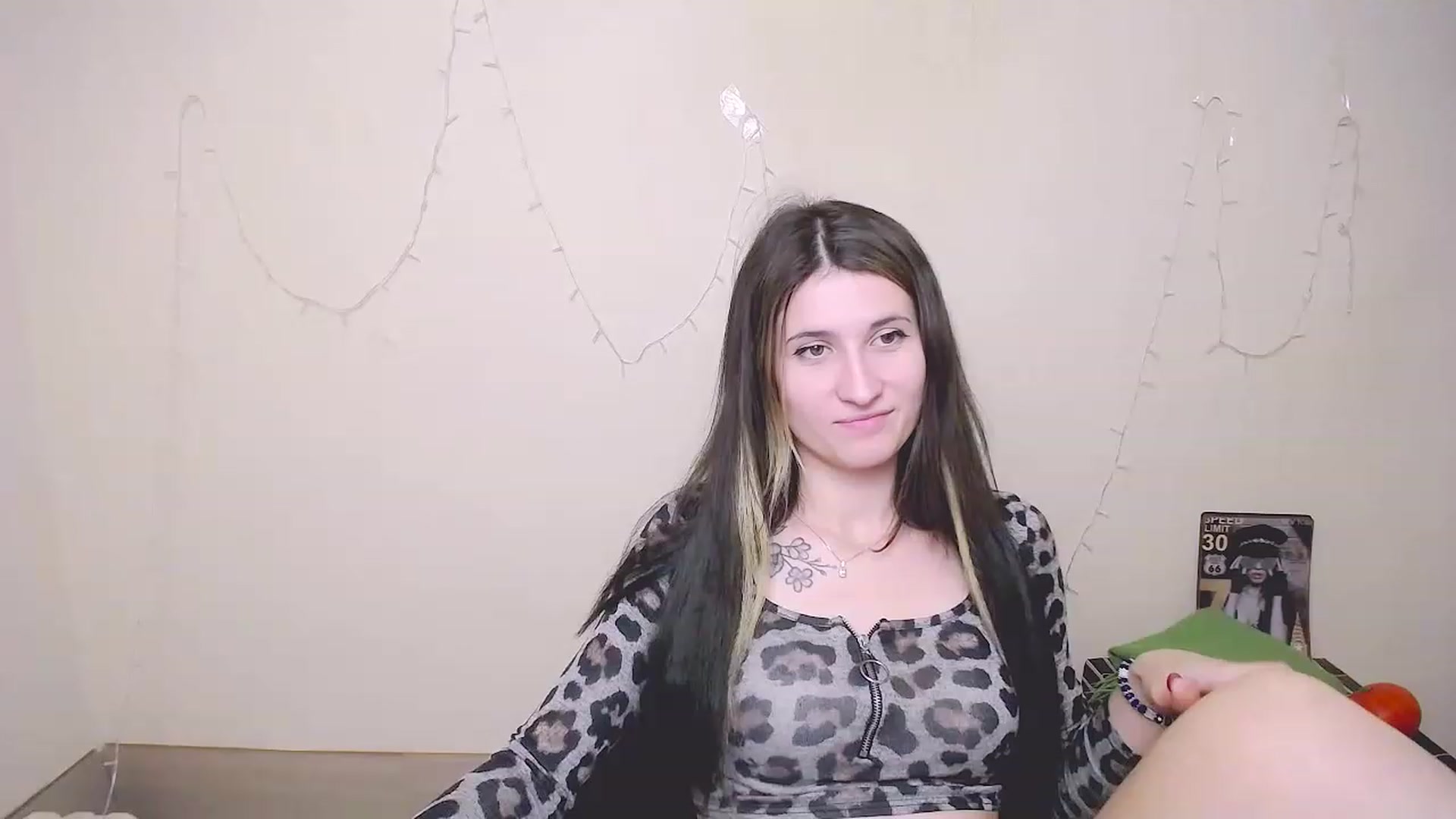 Gallery image thumbnail from ArinaLov_'s myfreecams stream on, 11/18/2022, 10:03 image 6 of 20