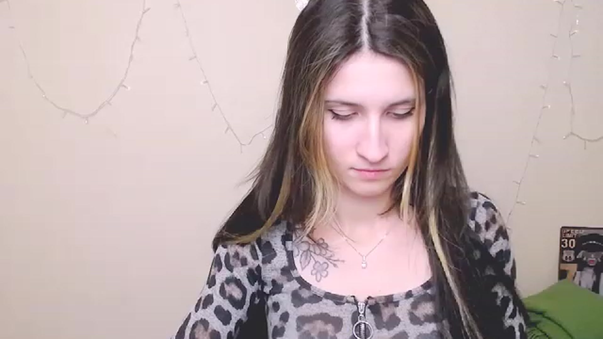 Gallery image thumbnail from ArinaLov_'s myfreecams stream on, 11/18/2022, 12:38 image 6 of 20