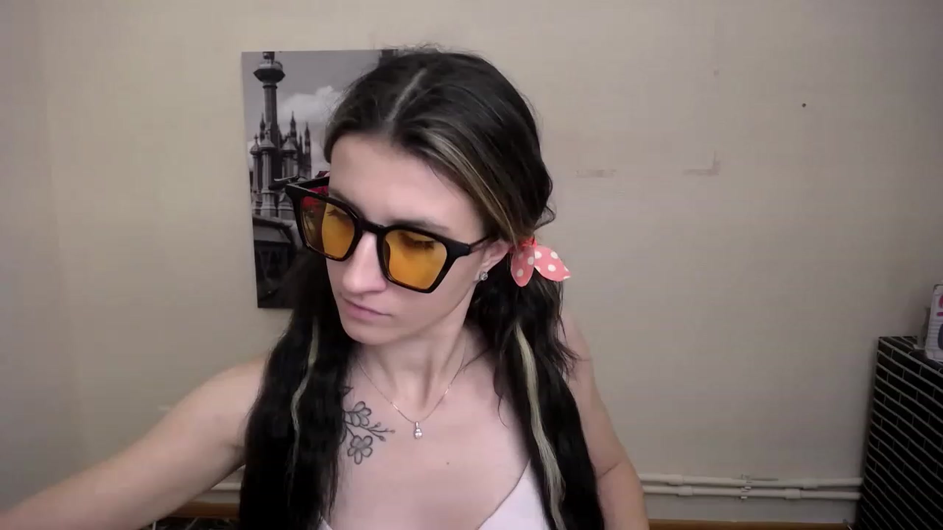 Gallery image thumbnail from ArinaLov_'s myfreecams stream on, 11/21/2022, 10:00 image 8 of 20