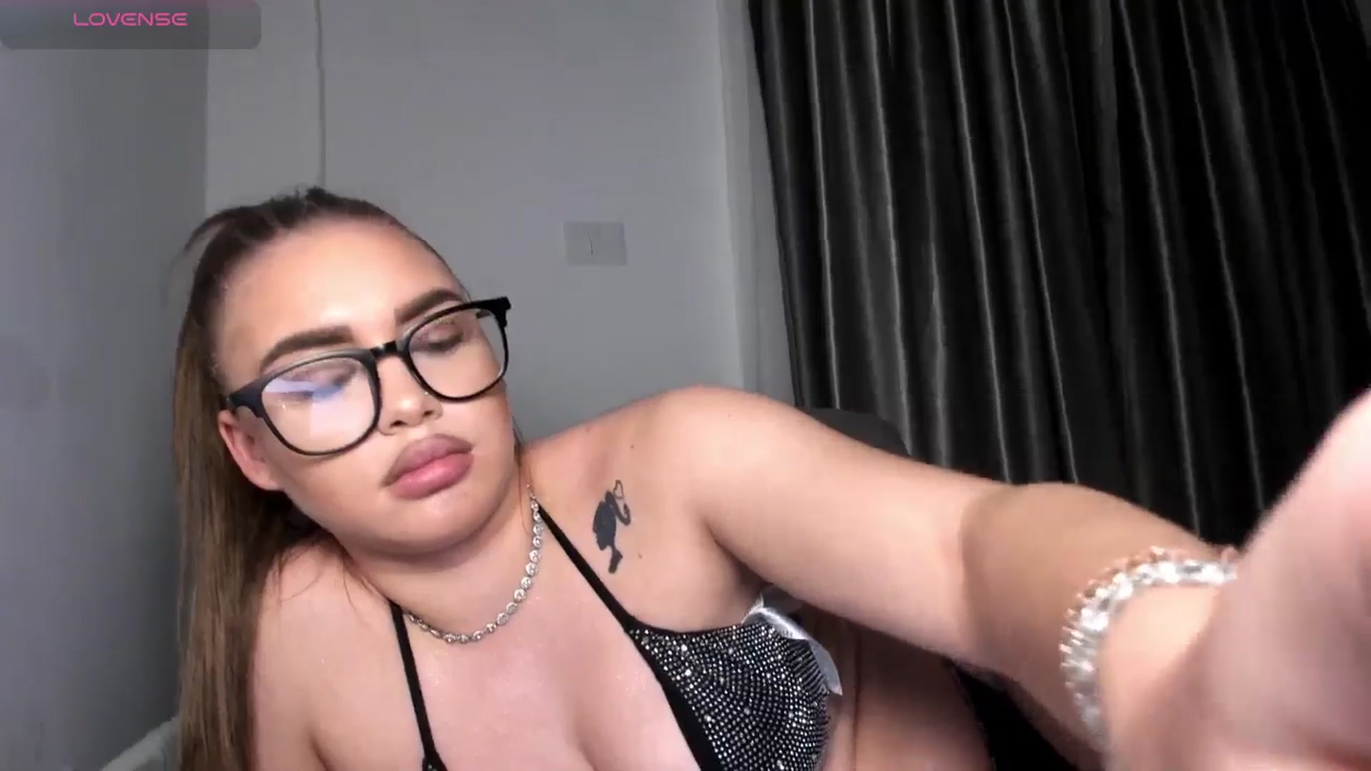 Gallery image thumbnail from ArinaRave's myfreecams stream on, 03/30/2026, 24:02 image 17 of 20