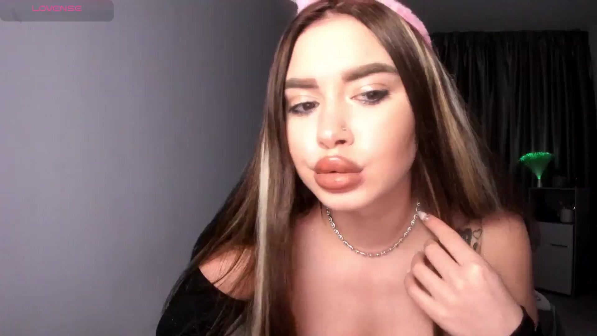 Gallery image thumbnail from ArinaRave's myfreecams stream on, 04/06/2026, 23:39 image 3 of 20
