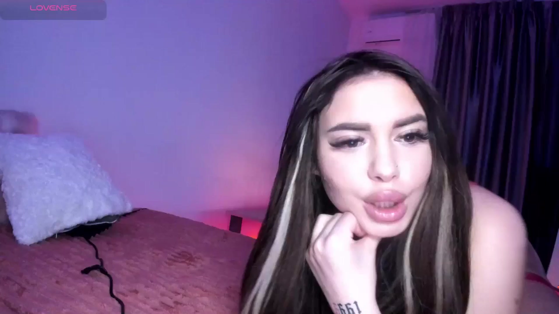 Gallery image thumbnail from ArinaRave's myfreecams stream on, 04/09/2026, 21:16 image 6 of 20