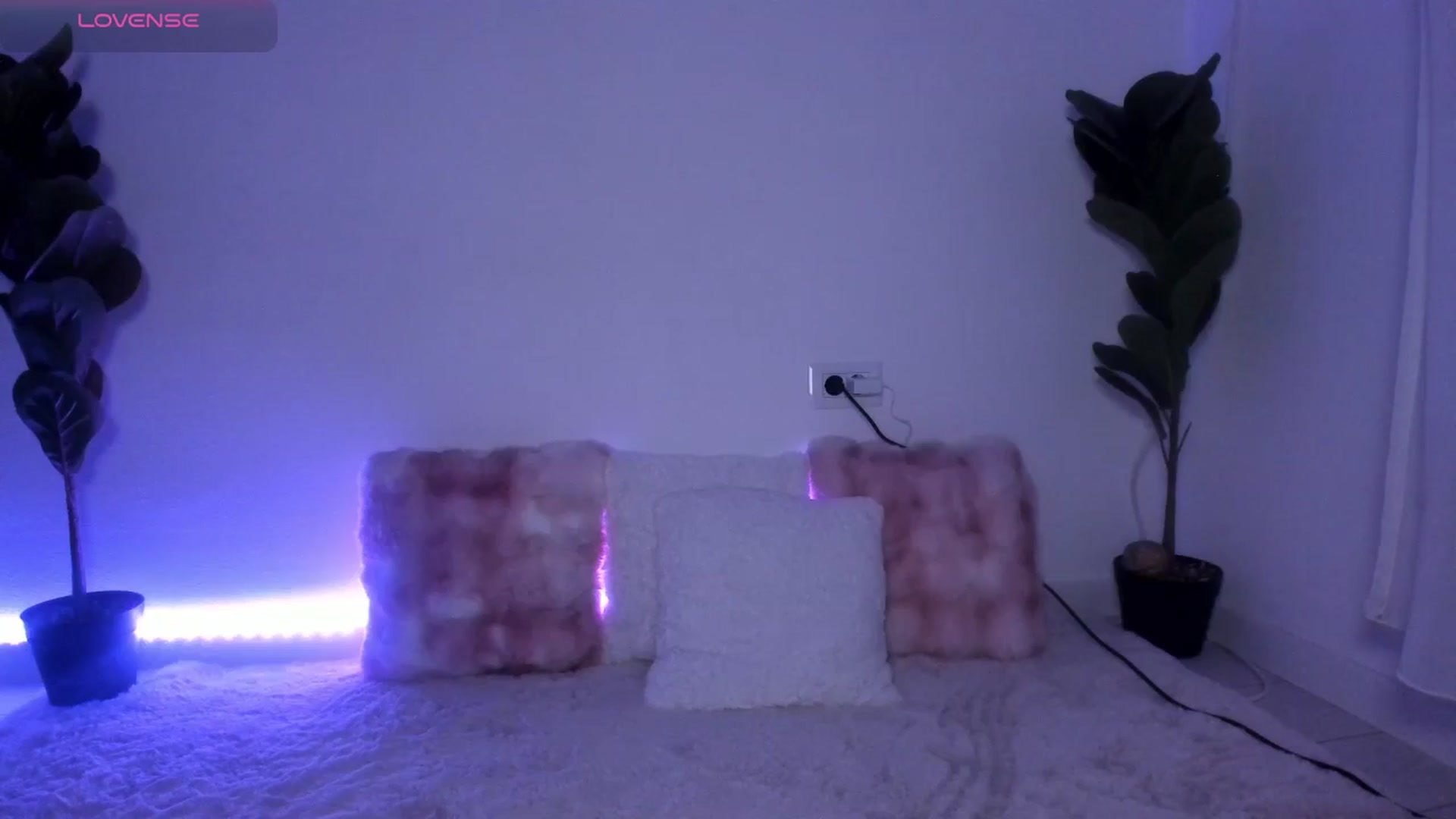 Gallery image thumbnail from ArinaRave's myfreecams stream on, 04/14/2026, 01:15 image 4 of 20