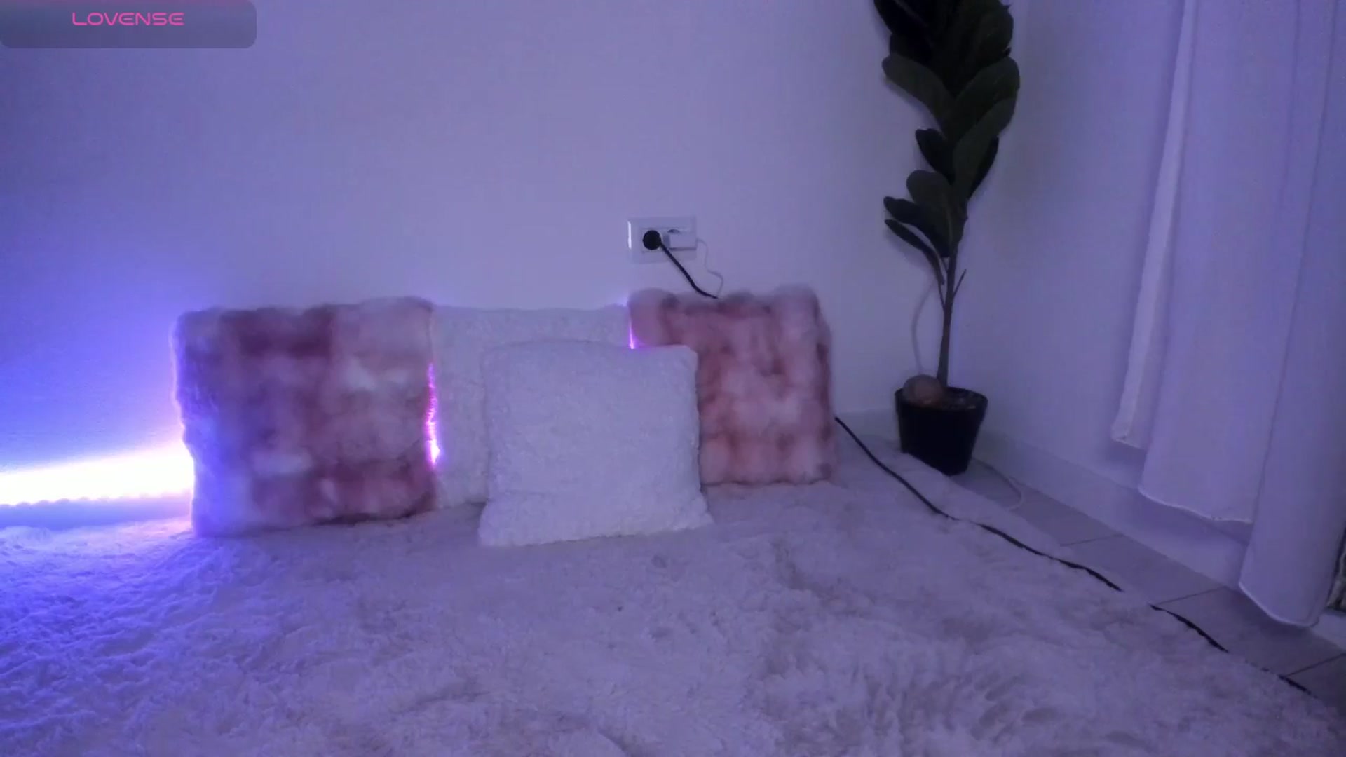 Gallery image thumbnail from ArinaRave's myfreecams stream on, 04/14/2026, 01:15 image 8 of 20