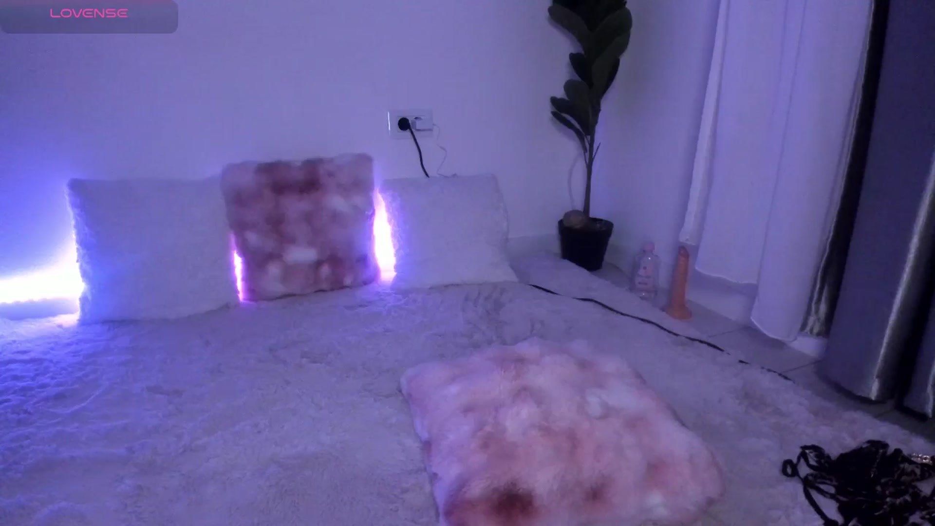 Gallery image thumbnail from ArinaRave's myfreecams stream on, 04/14/2026, 03:06 image 12 of 20