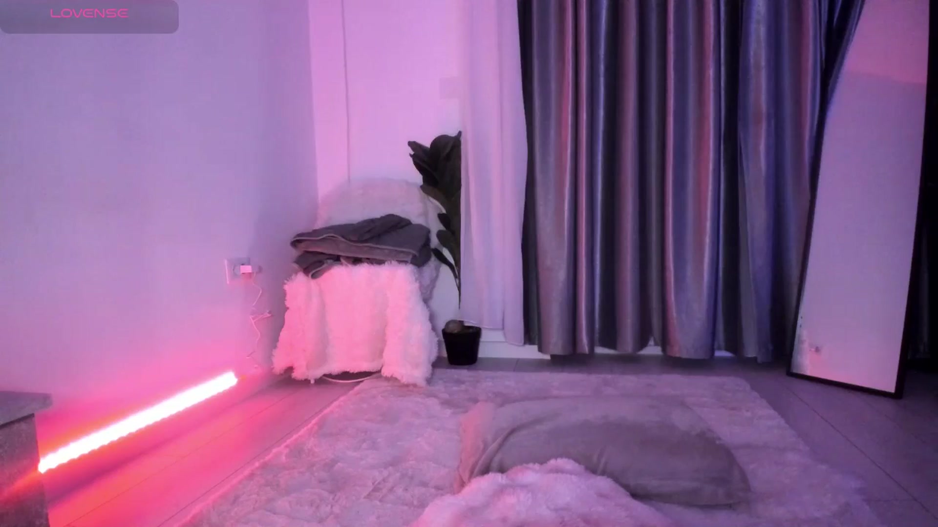 Gallery image thumbnail from ArinaRave's myfreecams stream on, 04/17/2026, 02:46 image 16 of 20