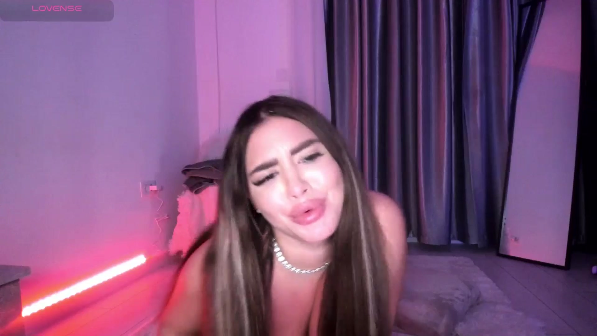 Gallery image thumbnail from ArinaRave's myfreecams stream on, 04/17/2026, 02:46 image 15 of 20