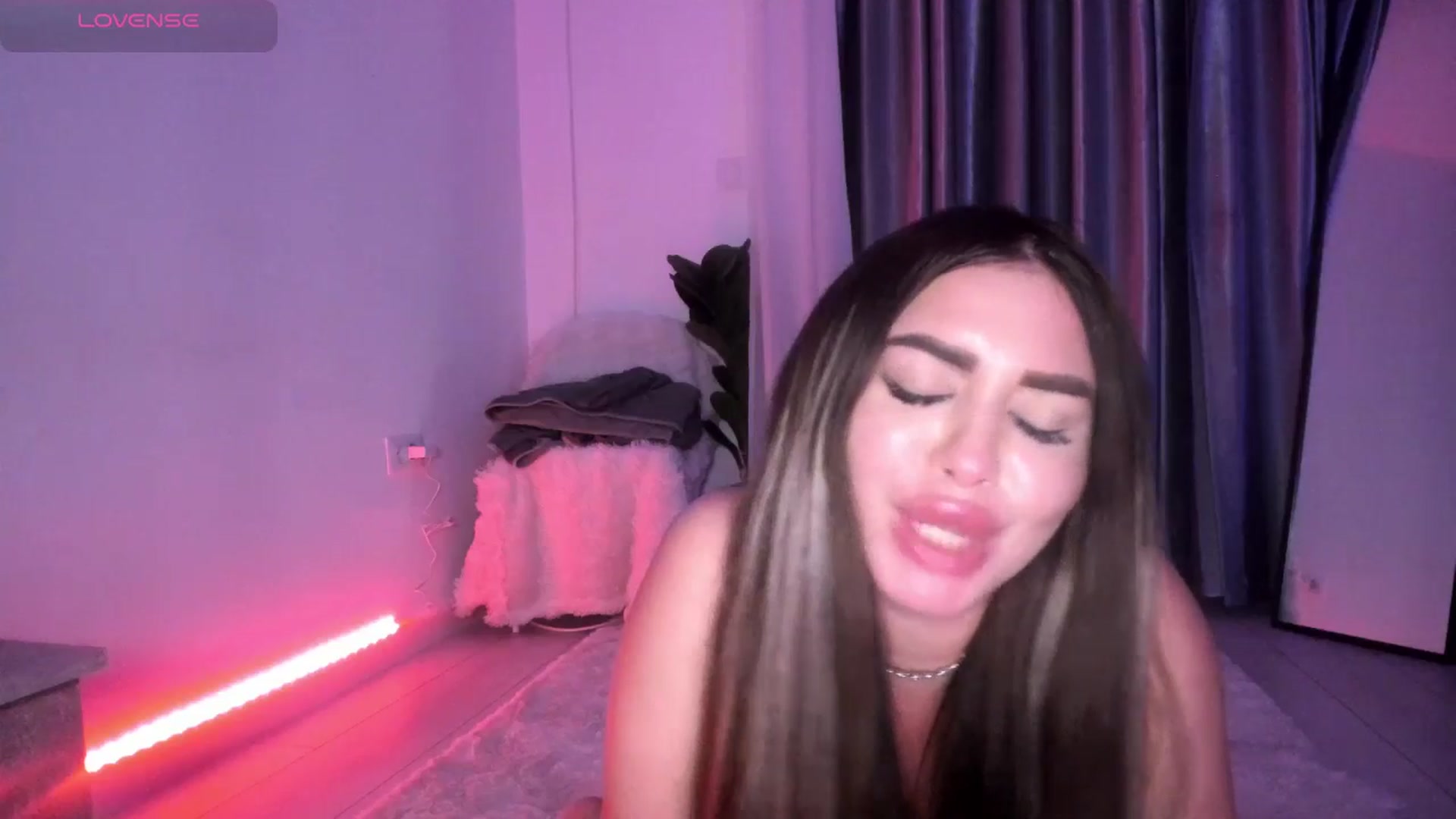 Gallery image thumbnail from ArinaRave's myfreecams stream on, 04/17/2026, 02:46 image 20 of 20