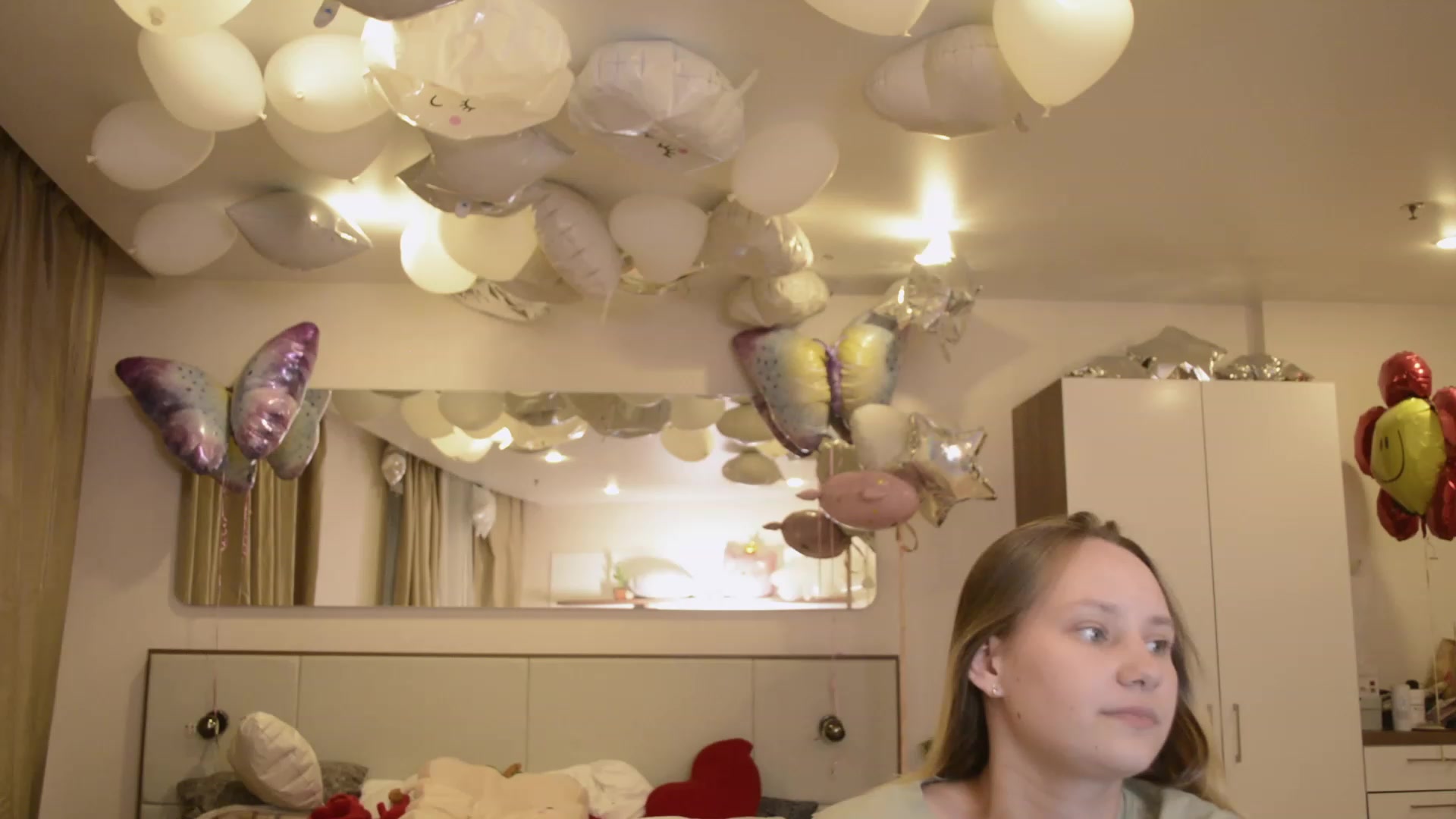 Gallery image thumbnail from Arina_me's myfreecams stream on, 05/16/2023, 21:14 image 18 of 20