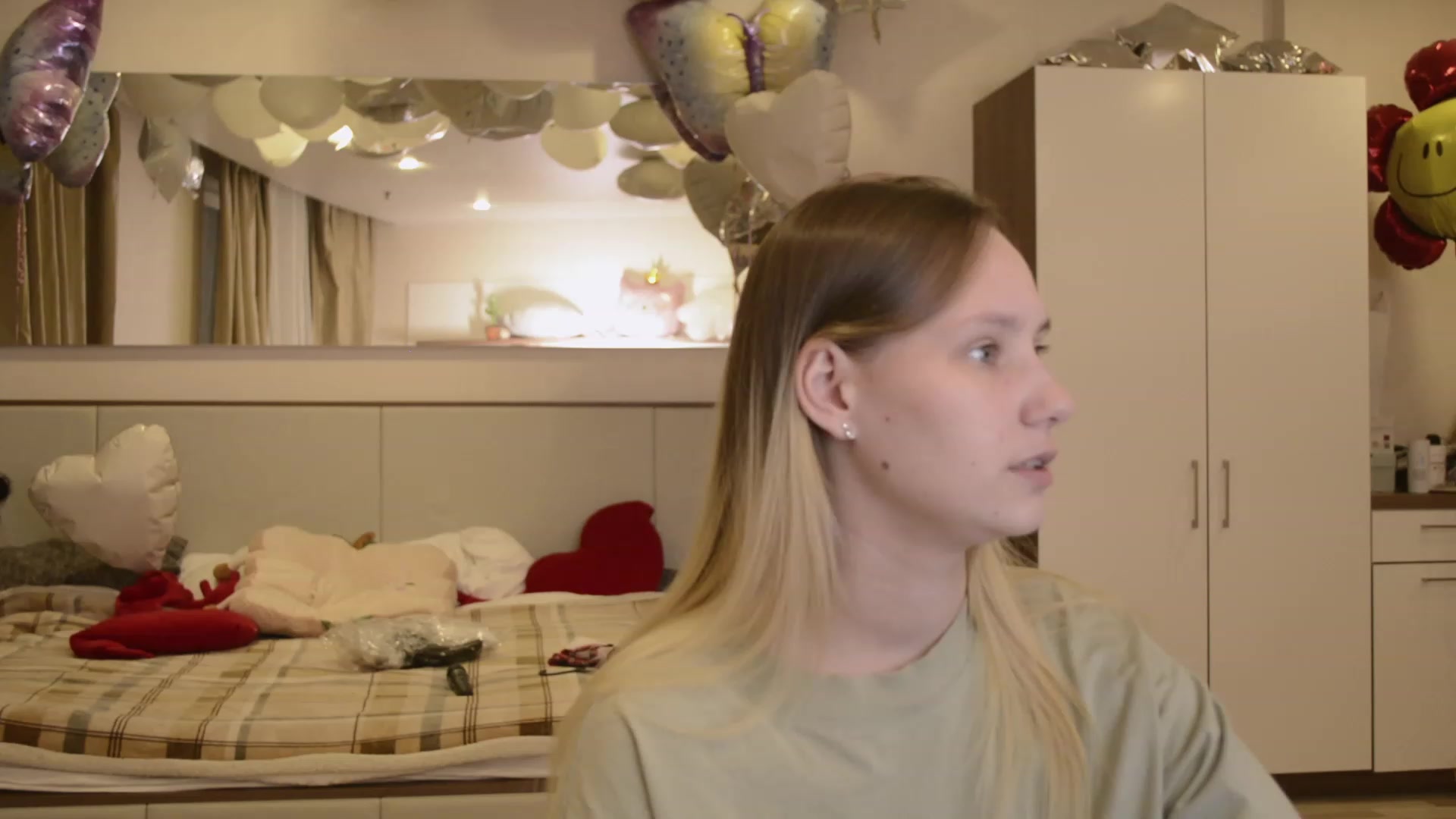 Gallery image thumbnail from Arina_me's myfreecams stream on, 05/16/2023, 21:14 image 1 of 20