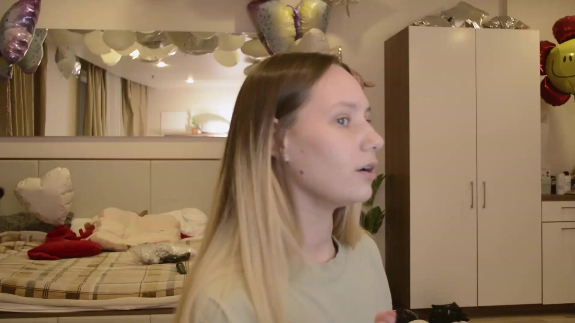 Gallery image thumbnail from Arina_me's myfreecams stream on, 05/16/2023, 21:14 image 3 of 20