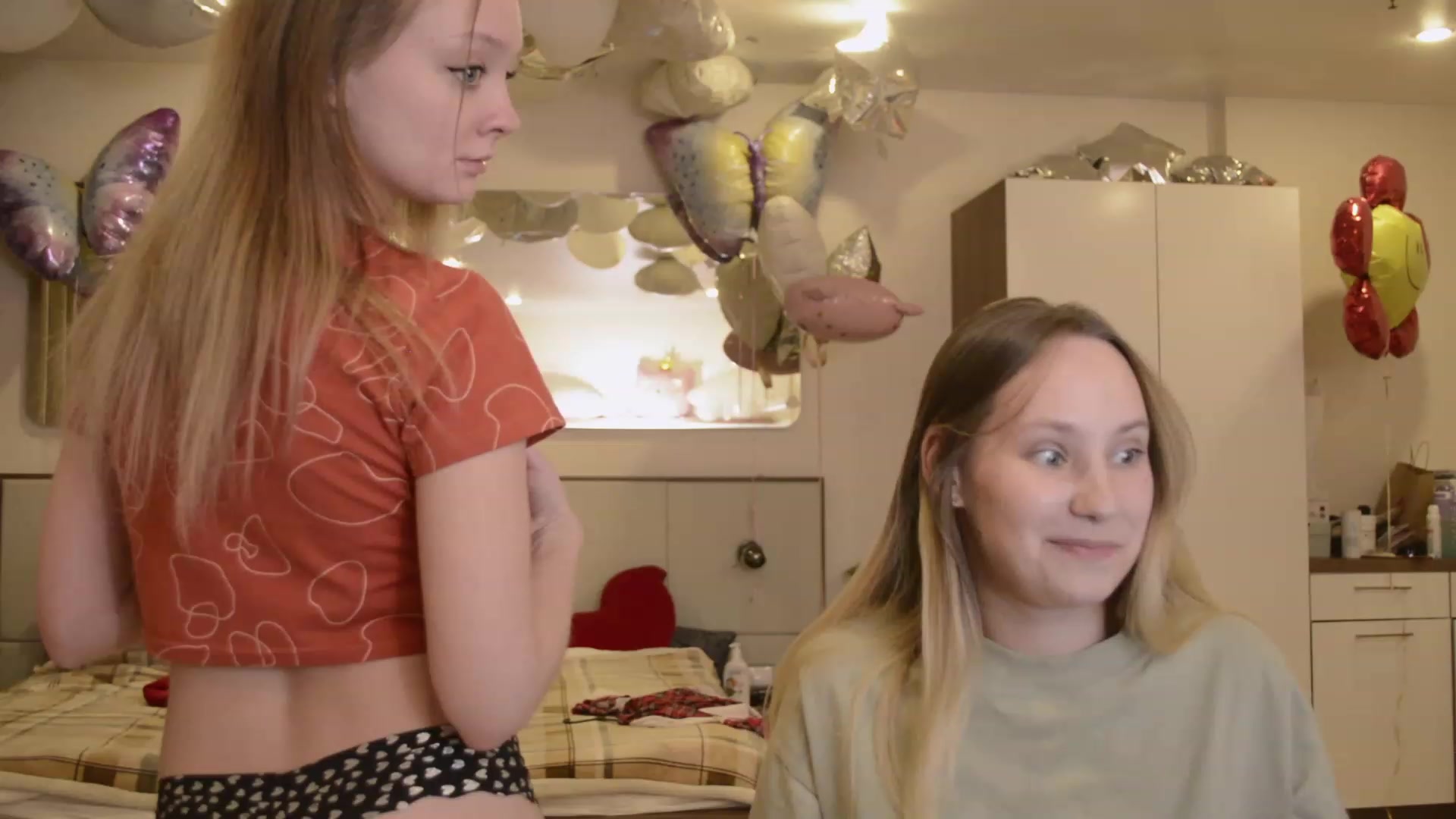 Gallery image thumbnail from Arina_me's myfreecams stream on, 05/16/2023, 21:14 image 19 of 20