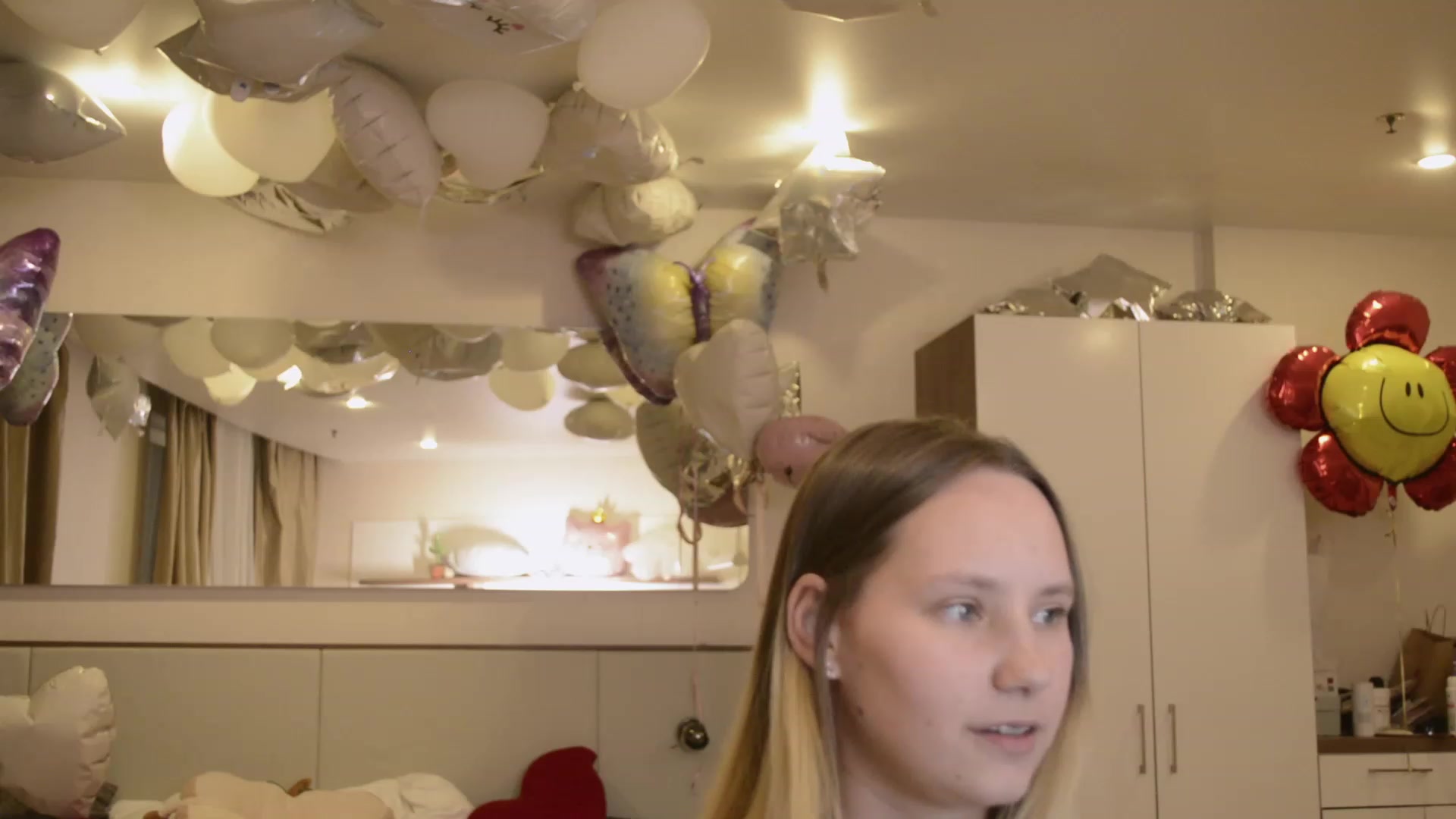 Gallery image thumbnail from Arina_me's myfreecams stream on, 05/16/2023, 21:14 image 4 of 20