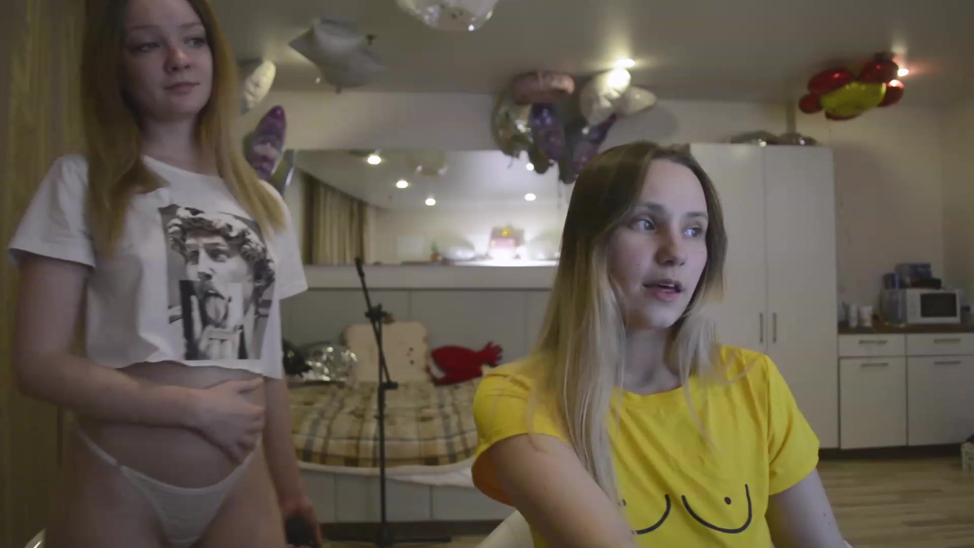 Gallery image thumbnail from Arina_me's myfreecams stream on, 06/01/2023, 22:04 image 18 of 20