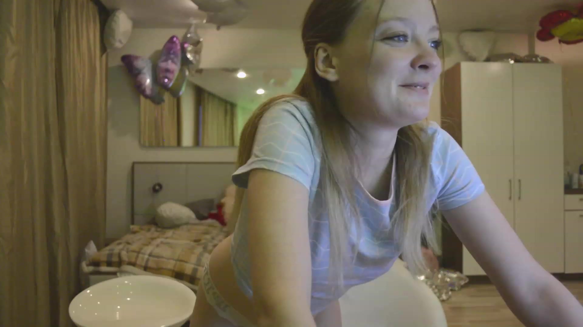 Gallery image thumbnail from Arina_me's myfreecams stream on, 06/02/2023, 21:05 image 16 of 20