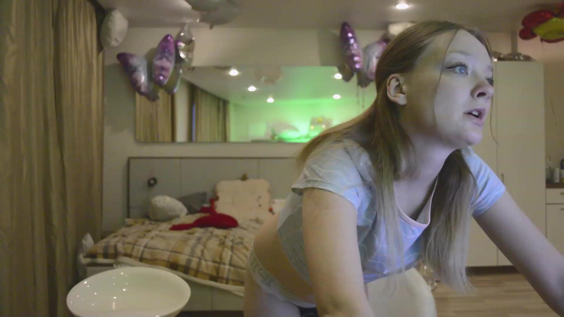 Gallery image thumbnail from Arina_me's myfreecams stream on, 06/02/2023, 21:05 image 4 of 20