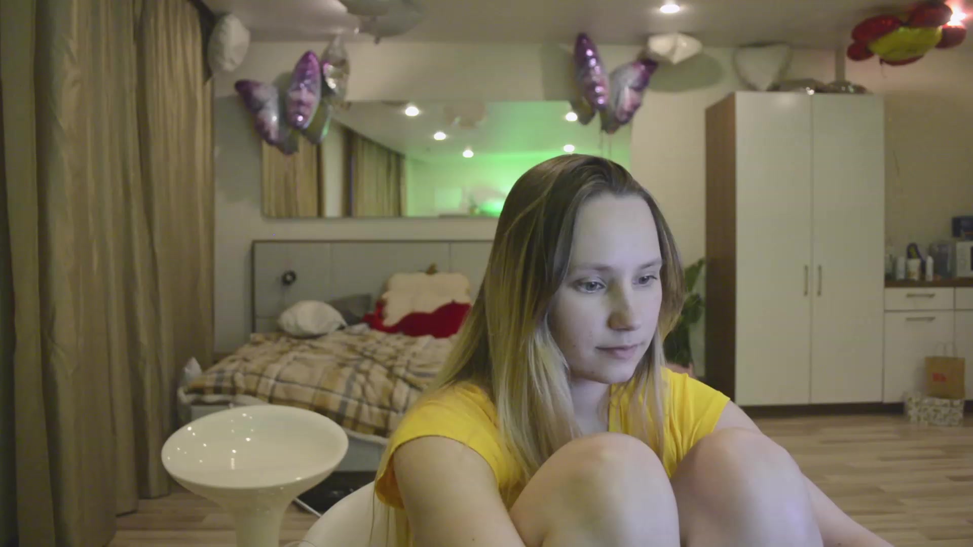 Gallery image thumbnail from Arina_me's myfreecams stream on, 06/02/2023, 23:42 image 3 of 20