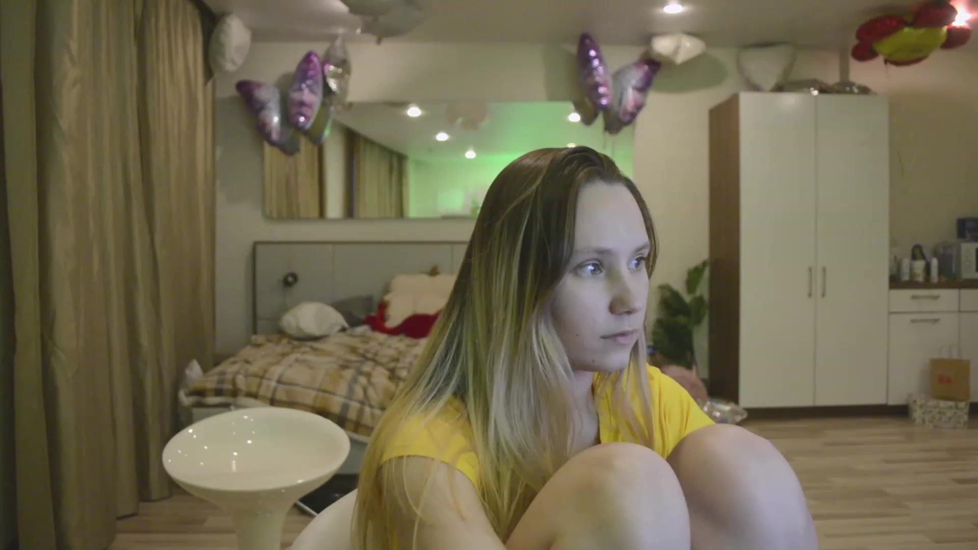 Gallery image thumbnail from Arina_me's myfreecams stream on, 06/02/2023, 23:42 image 2 of 20