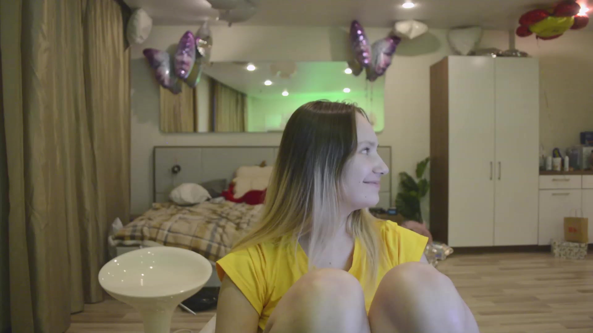 Gallery image thumbnail from Arina_me's myfreecams stream on, 06/02/2023, 23:42 image 6 of 20
