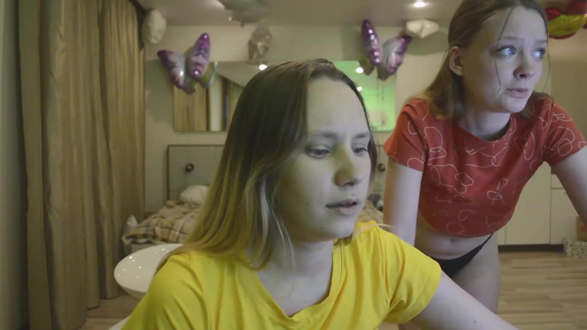 Gallery image thumbnail from Arina_me's myfreecams stream on, 06/02/2023, 23:42 image 15 of 20