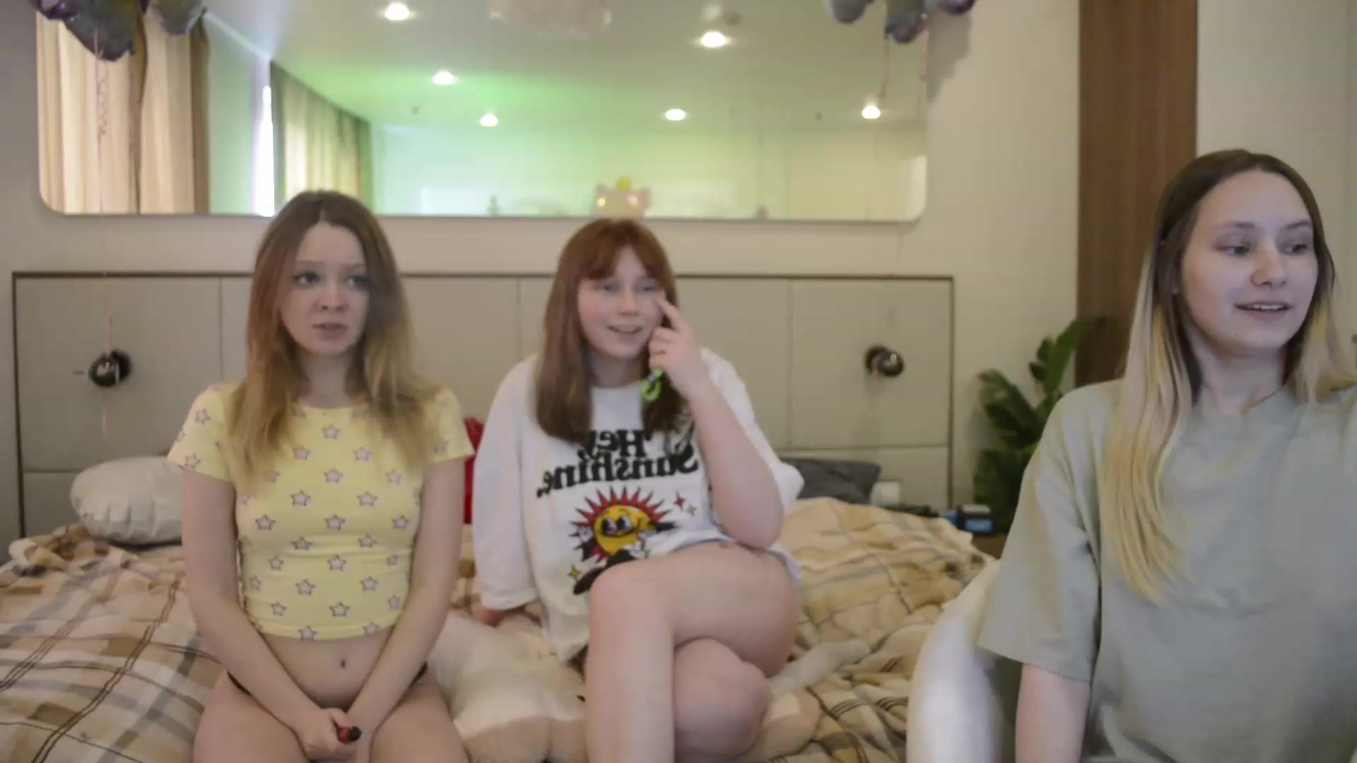 Gallery image thumbnail from Arina_me's myfreecams stream on, 06/03/2023, 18:21 image 3 of 20