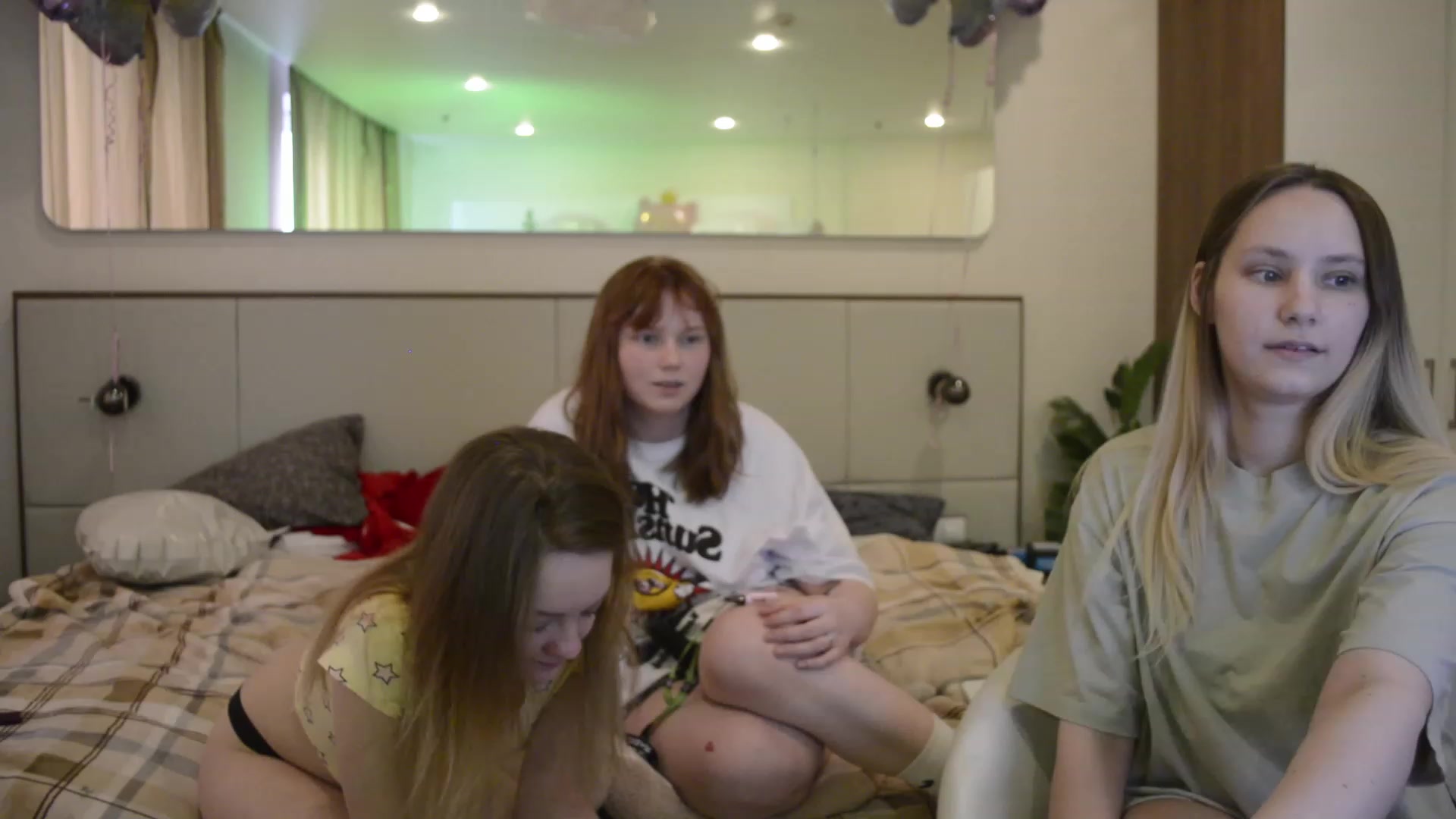 Gallery image thumbnail from Arina_me's myfreecams stream on, 06/03/2023, 18:21 image 7 of 20